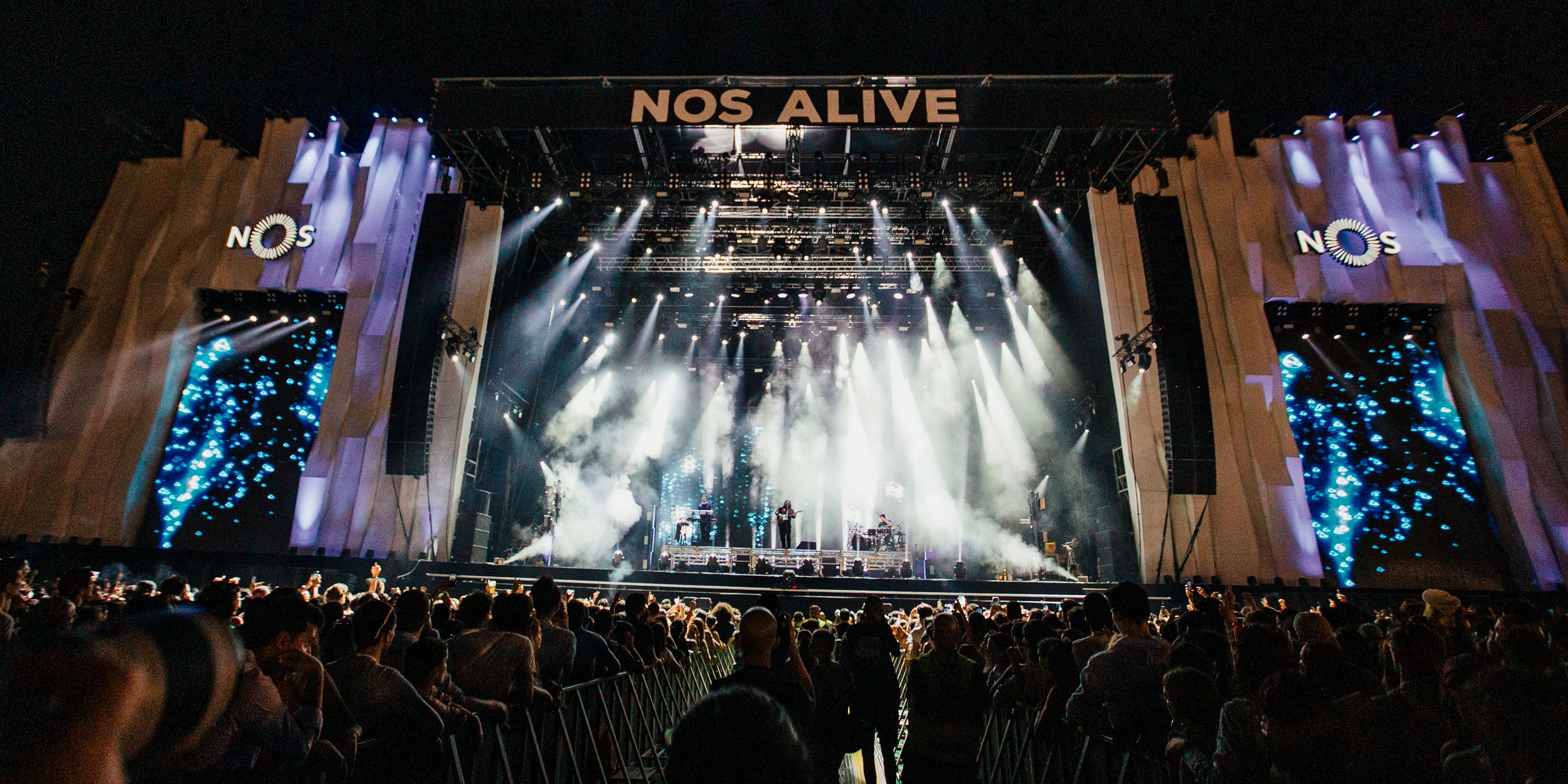 O Festival NOS Alive decorre de 6 a 8 de julho no Passeio Marítimo de Algés