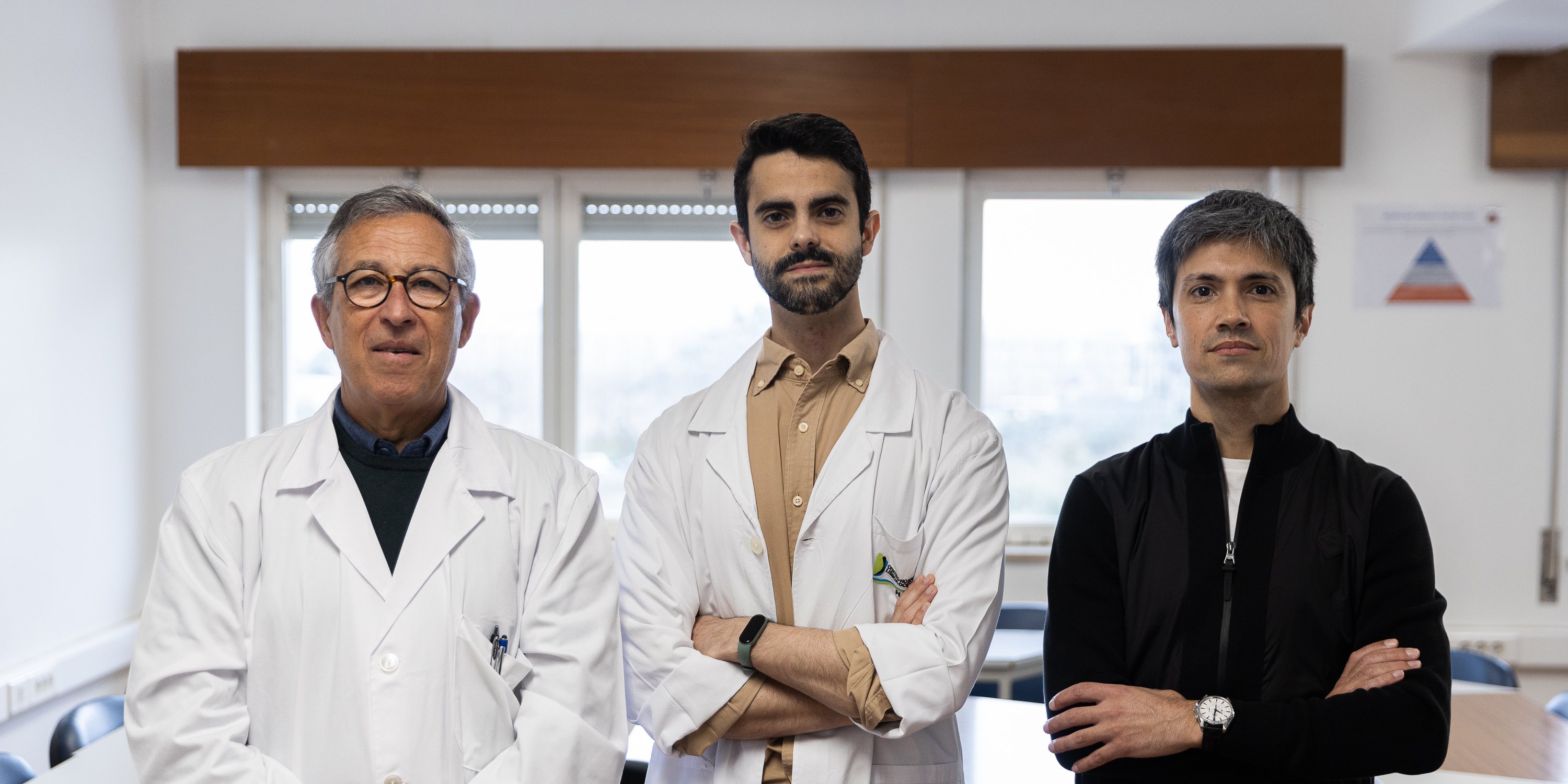 Miguel Mendes, Gonçalo Cunha e Rui Albuquerque avaliam doentes cardíacos para detetar precocemente doenças mentais ou neurodegenerativas