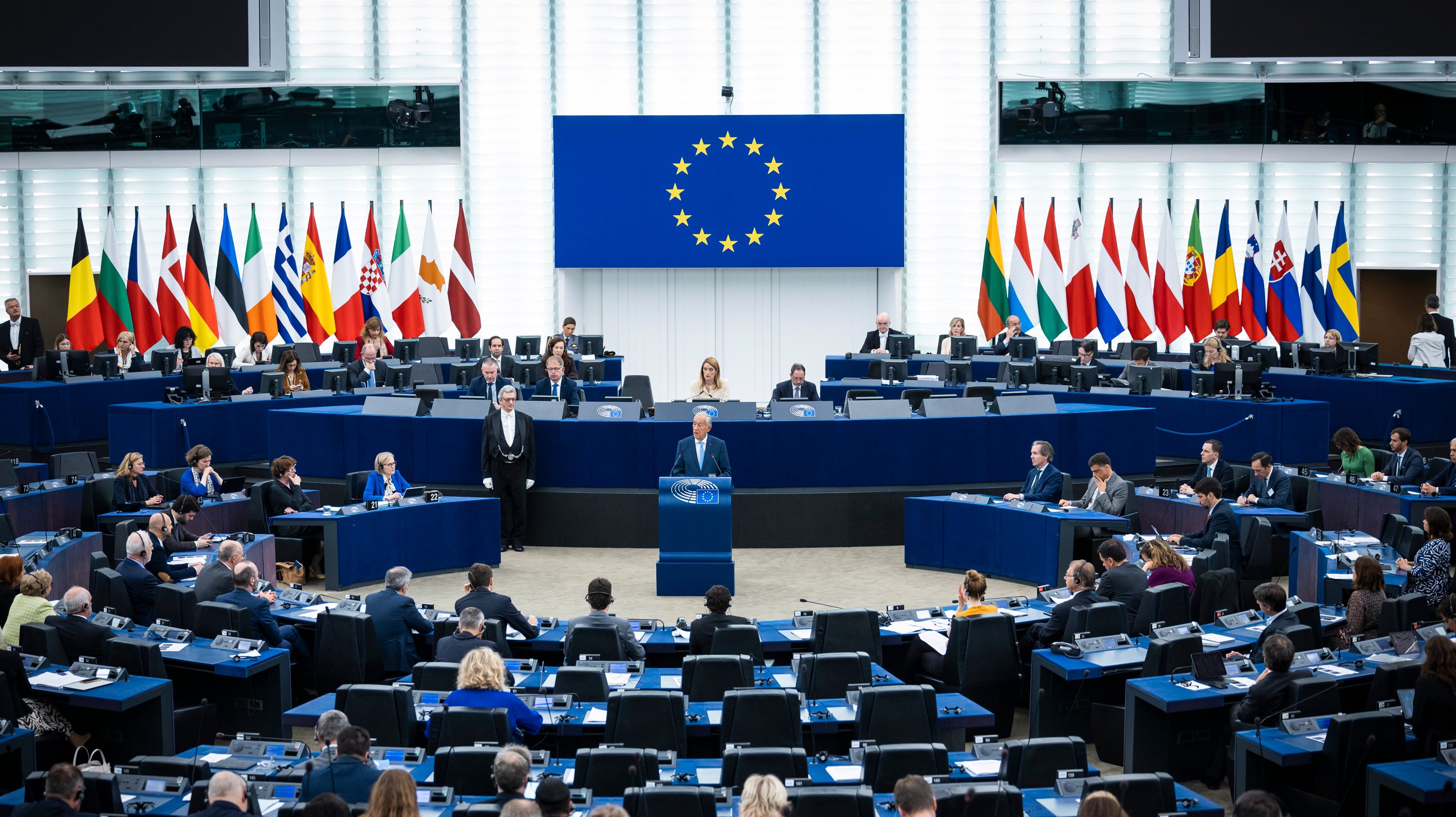 Os países da União Europeia são os primeiros no mundo a exigir regras mais apertadas e transparência às plataformas digitais