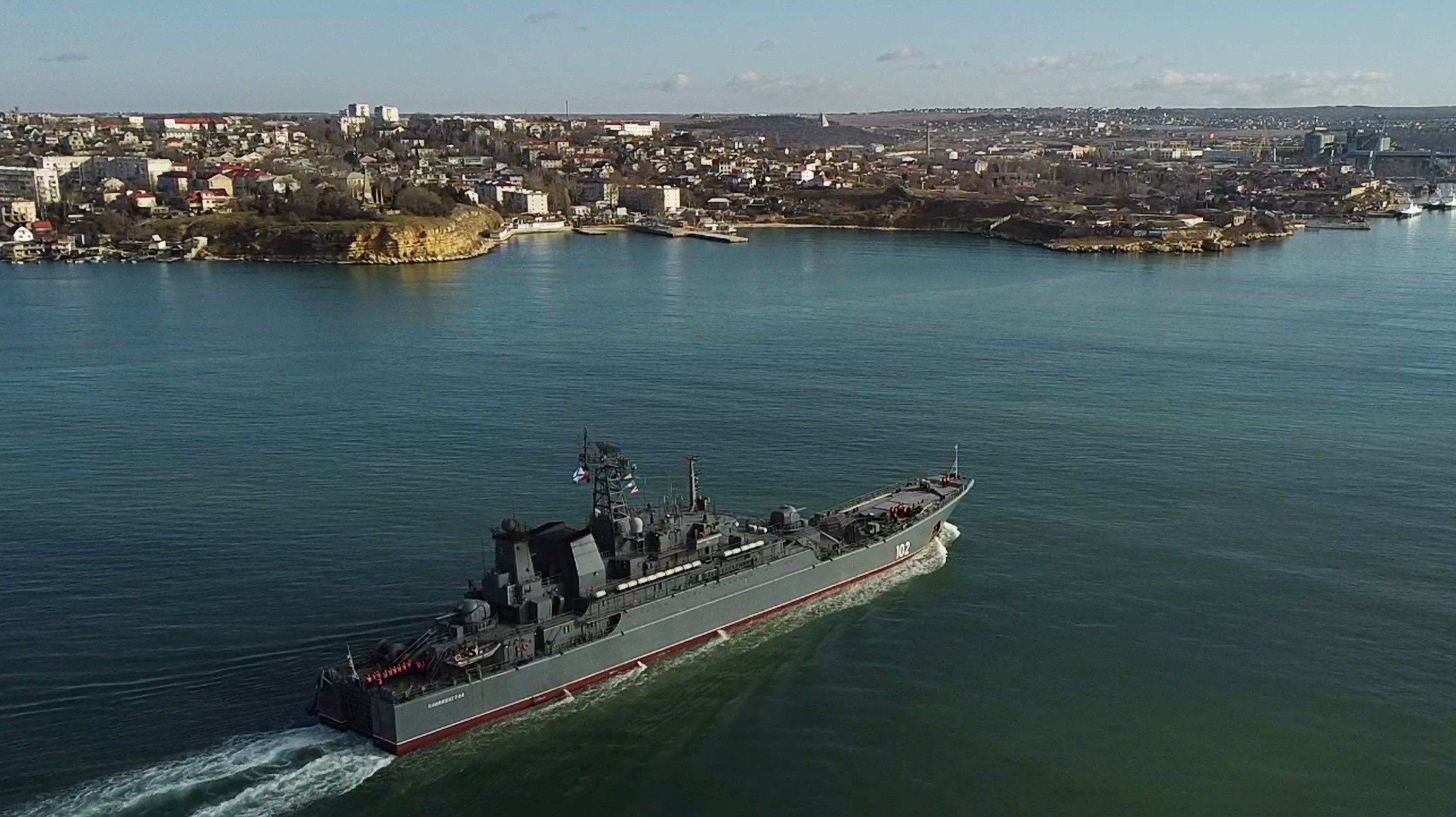 Navio de guerra russo chega a Sevastopol, Crimea