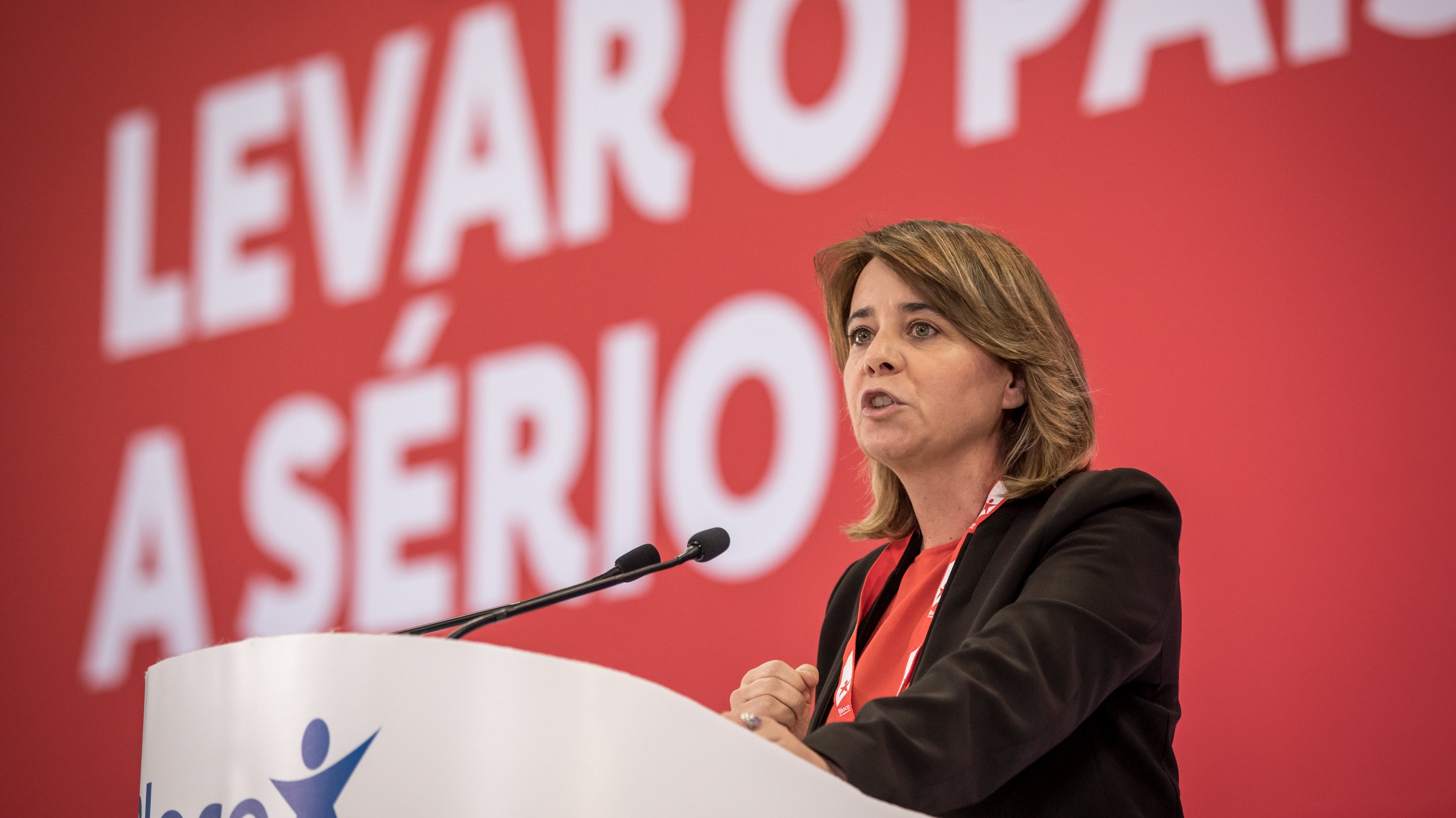 A dirigente bloquista falava aos jornalistas no âmbito de uma iniciativa de campanha para as eleições regionais da Madeira, que decorrem em 24 de setembro