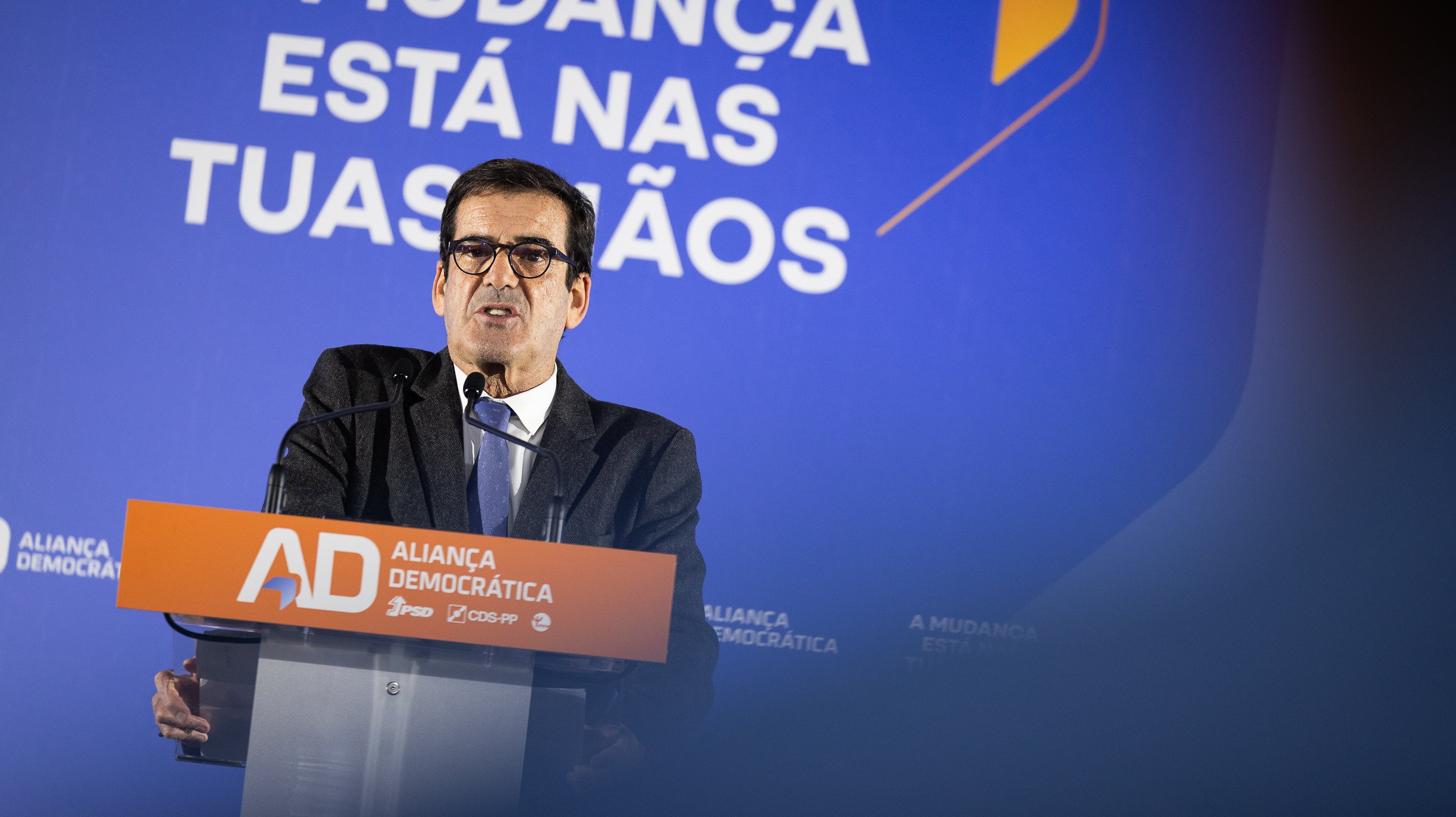 &quot;O tempo dos partidos deve ser feito para fazer declarações políticas e não para desafiar o executivo&quot;, afirmou Rui Moreira