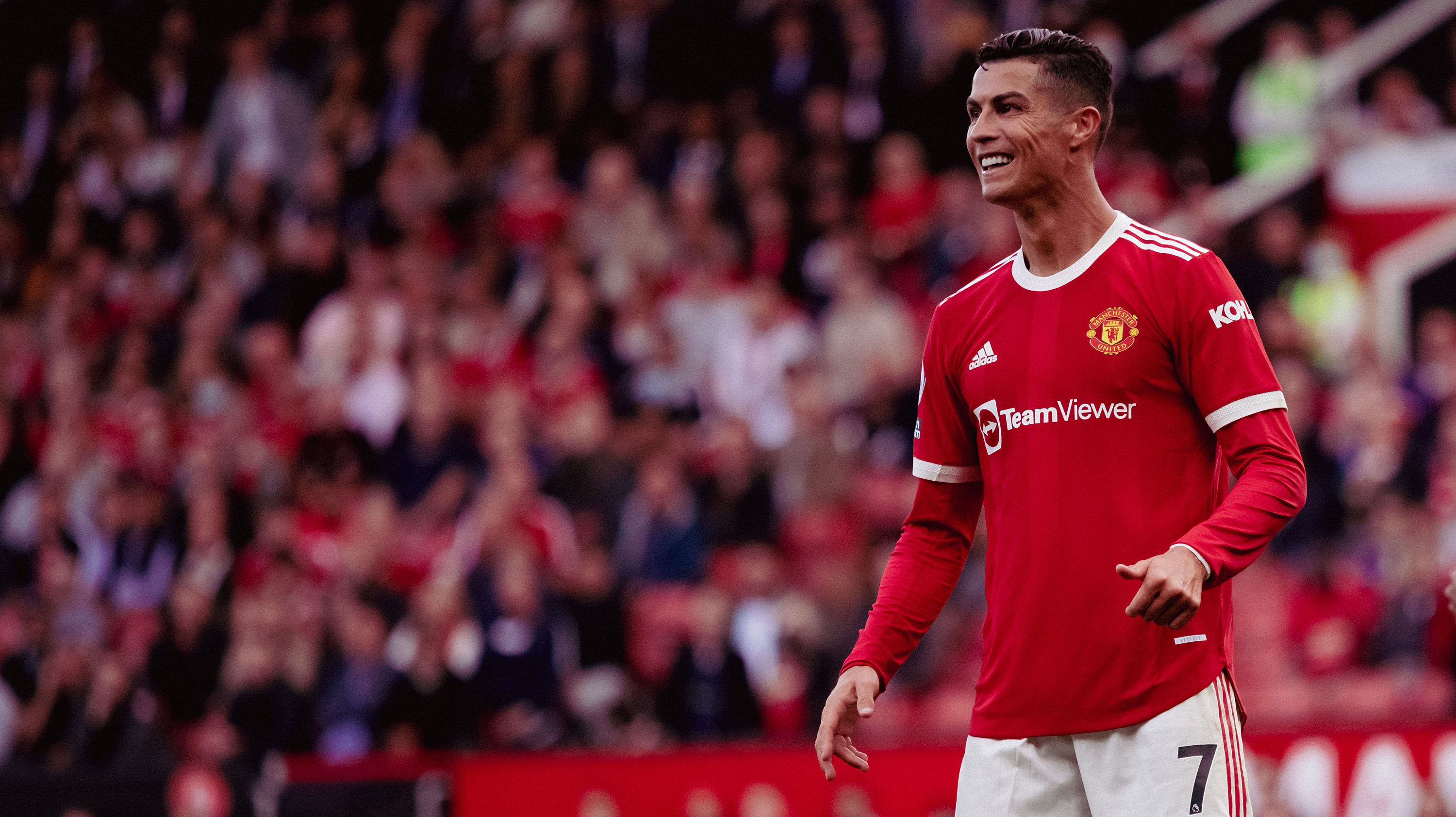 Ronaldo marcou os dois primeiros golos da goleada do Manchester United frente ao Newcastle no dia em que dono do clube voltou a Old Trafford dois anos depois