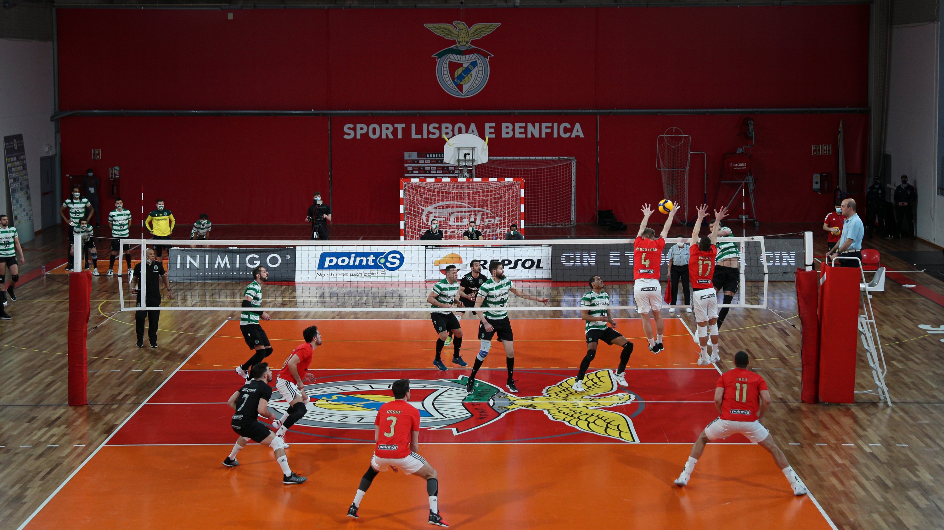 Benfica fechou a eliminatória frente ao Sporting na Luz com dois triunfos pela margem máxima na sexta-feira e no domingo