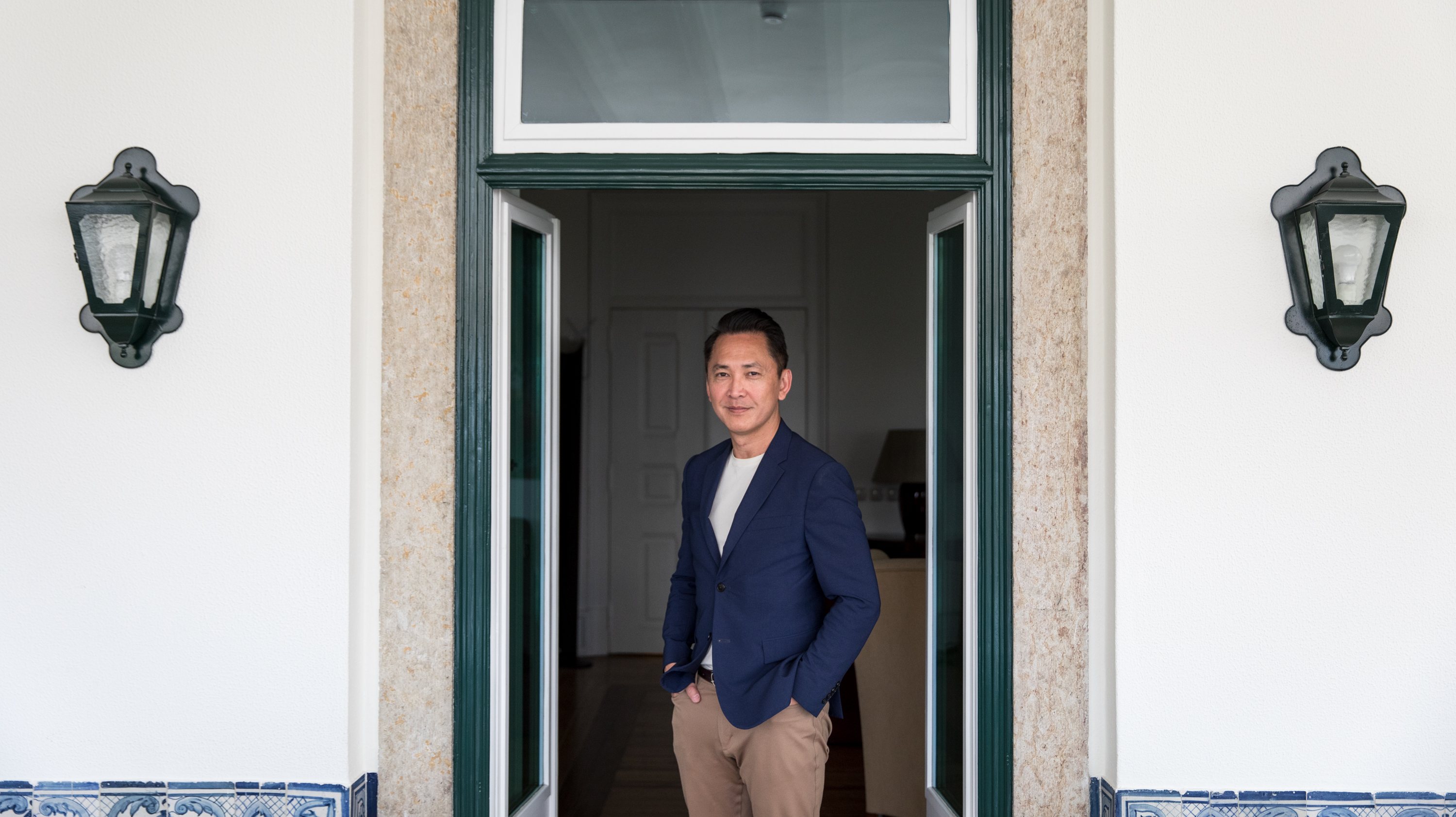 Entrevista ao escritor e professor catedrático, Viet Thanh Nguyen. Vencedor do Prémio Pulitzer para Ficção, em 2017, com o seu romance O Simpatizante. 17 de Maio de 2023 FLAD (Fundação Luso-Americana - para o Desenvolvimento), Lisboa TOMÁS SILVA/OBSERVADOR