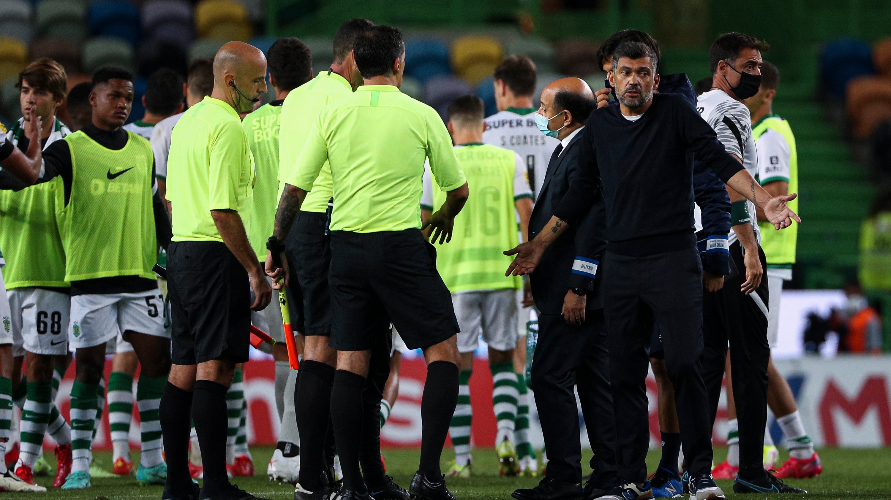Sérgio Conceição admitiu que FC Porto cometeu erros até ao intervalo mas destacou melhoria dos dragões no segundo tempo