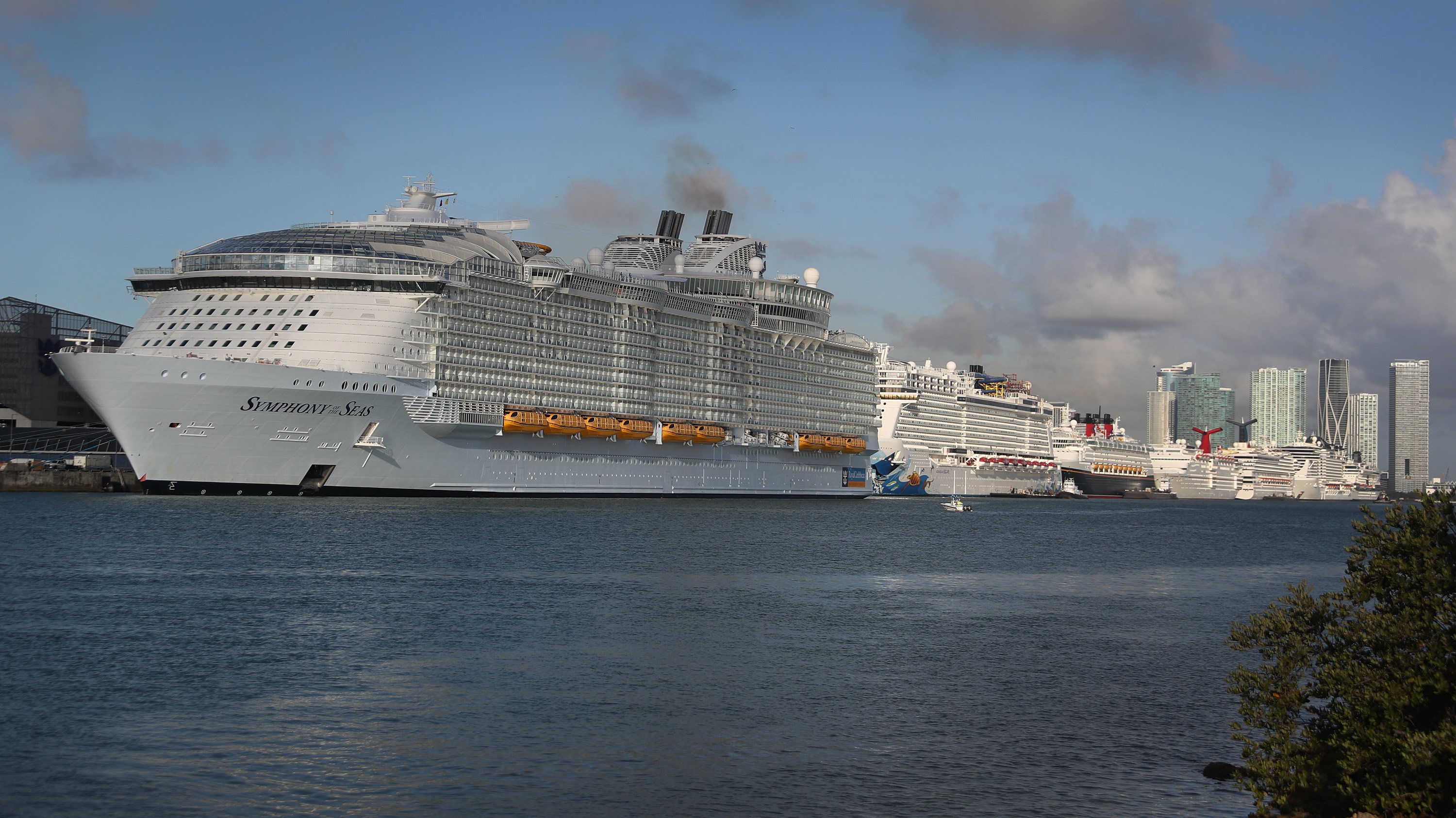 World&#039;s Largest Cruise Ship Drops Off Passengers And Crew In Miami