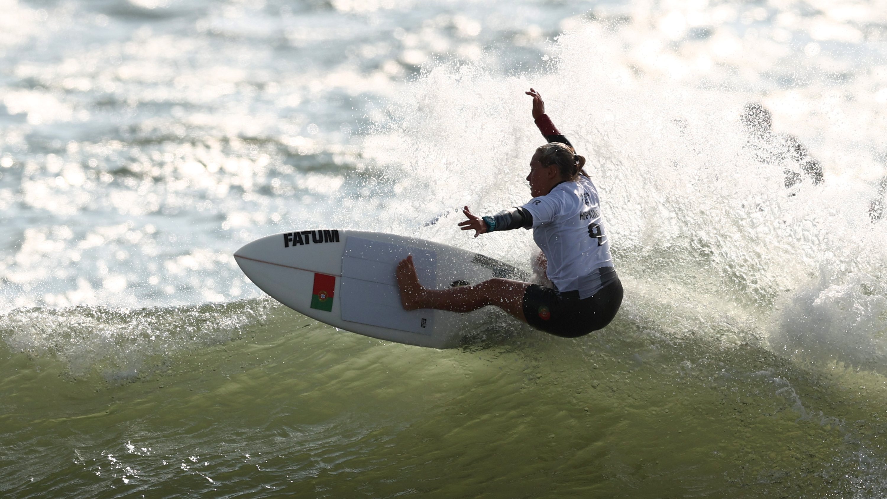 Yolanda Hopkins pode garantir esta terça-feira a entrada na luta pelas medalhas olímpicas em ano de estreia do surf