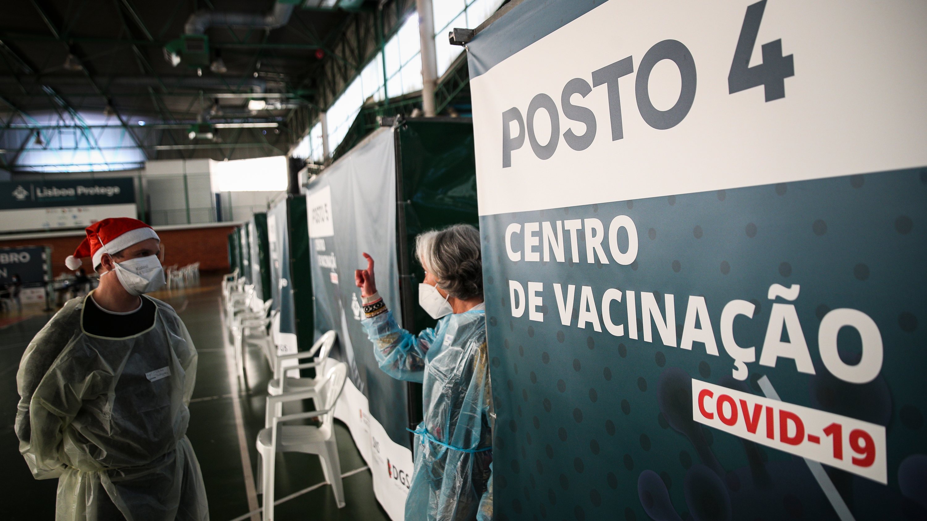 Crianças entre os 9 e 11 anos são vacinadas contra a covid-19 no Centro de Vacinação do Pavilhão Desportivo da Ajuda. Lisboa, 18 de Dezembro de 2021 FILIPE AMORIM/OBSERVADOR