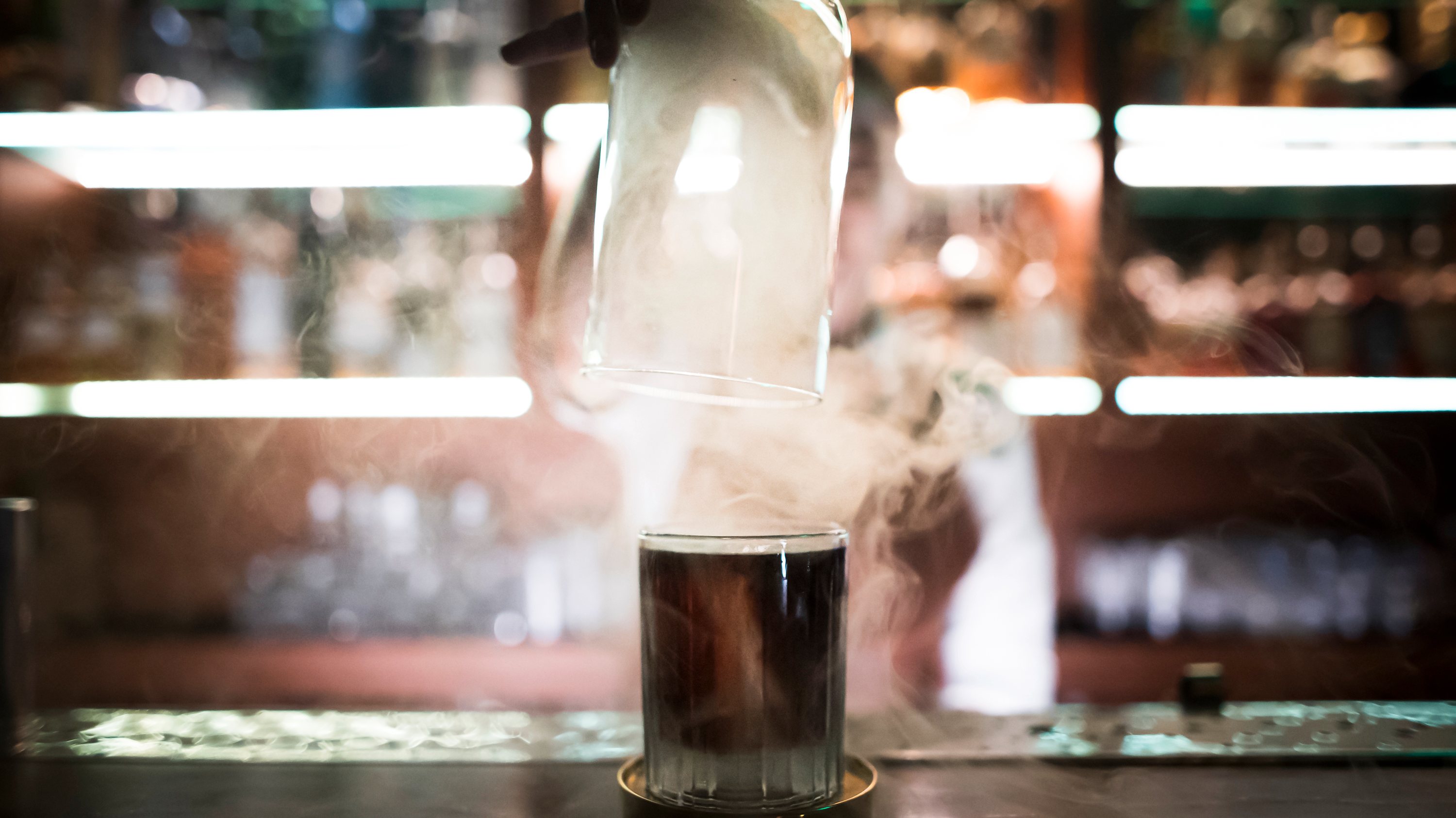 Reportagem no Bar “Red Frog”, que foi eleito um dos 50 melhores bares do mundo. Este bar é conhecido pelos seus cocktails. Spiced Rusty Cheery Lisboa, 15 de Setembro de 2022. FILIPE AMORIM/OBSERVADOR