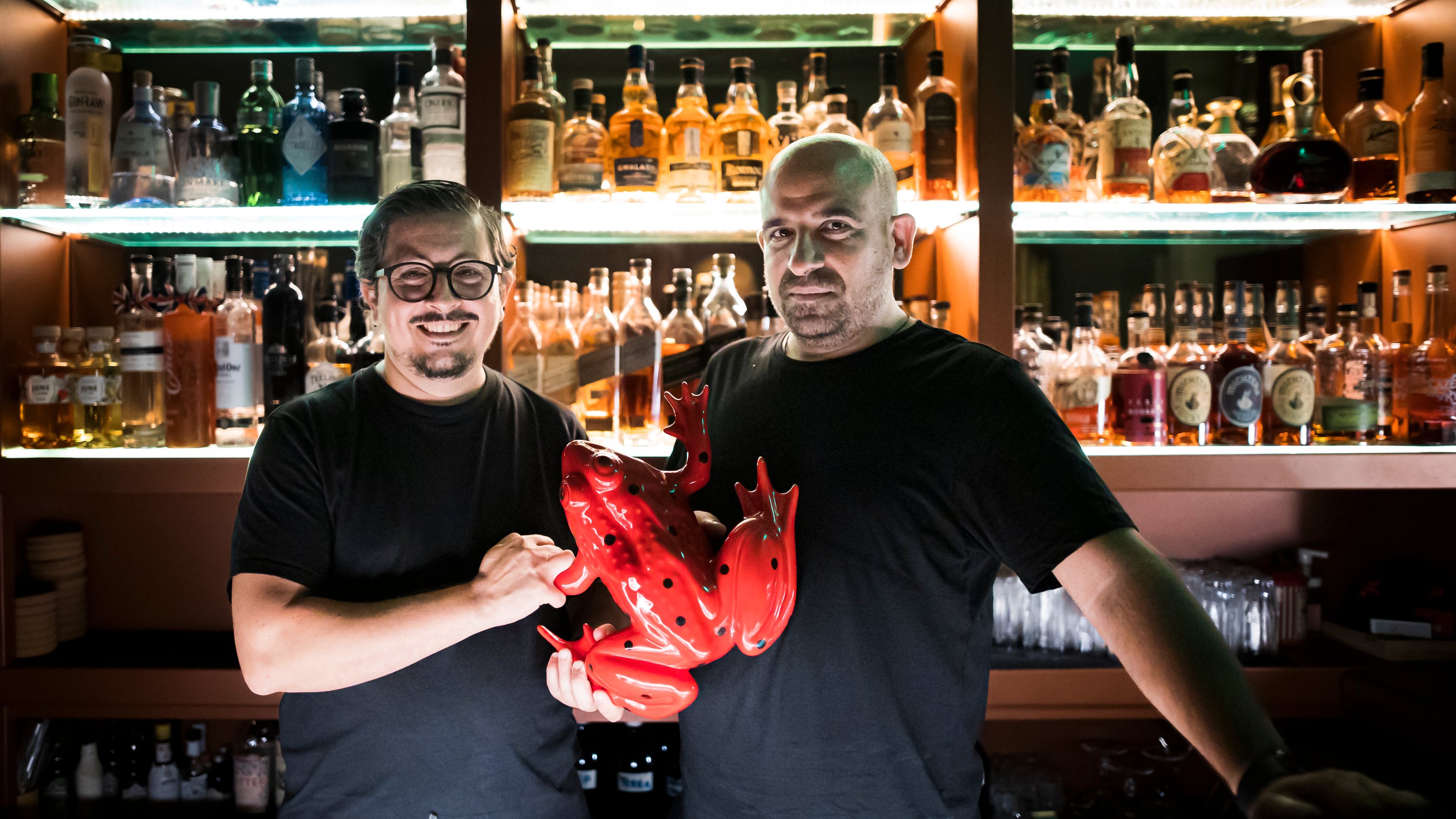 Reportagem no Bar “Red Frog”, que foi eleito um dos 50 melhores bares do mundo. Este bar é conhecido pelos seus cocktails. Paulo Gomes e Emanuel Minez Lisboa, 15 de Setembro de 2022. FILIPE AMORIM/OBSERVADOR