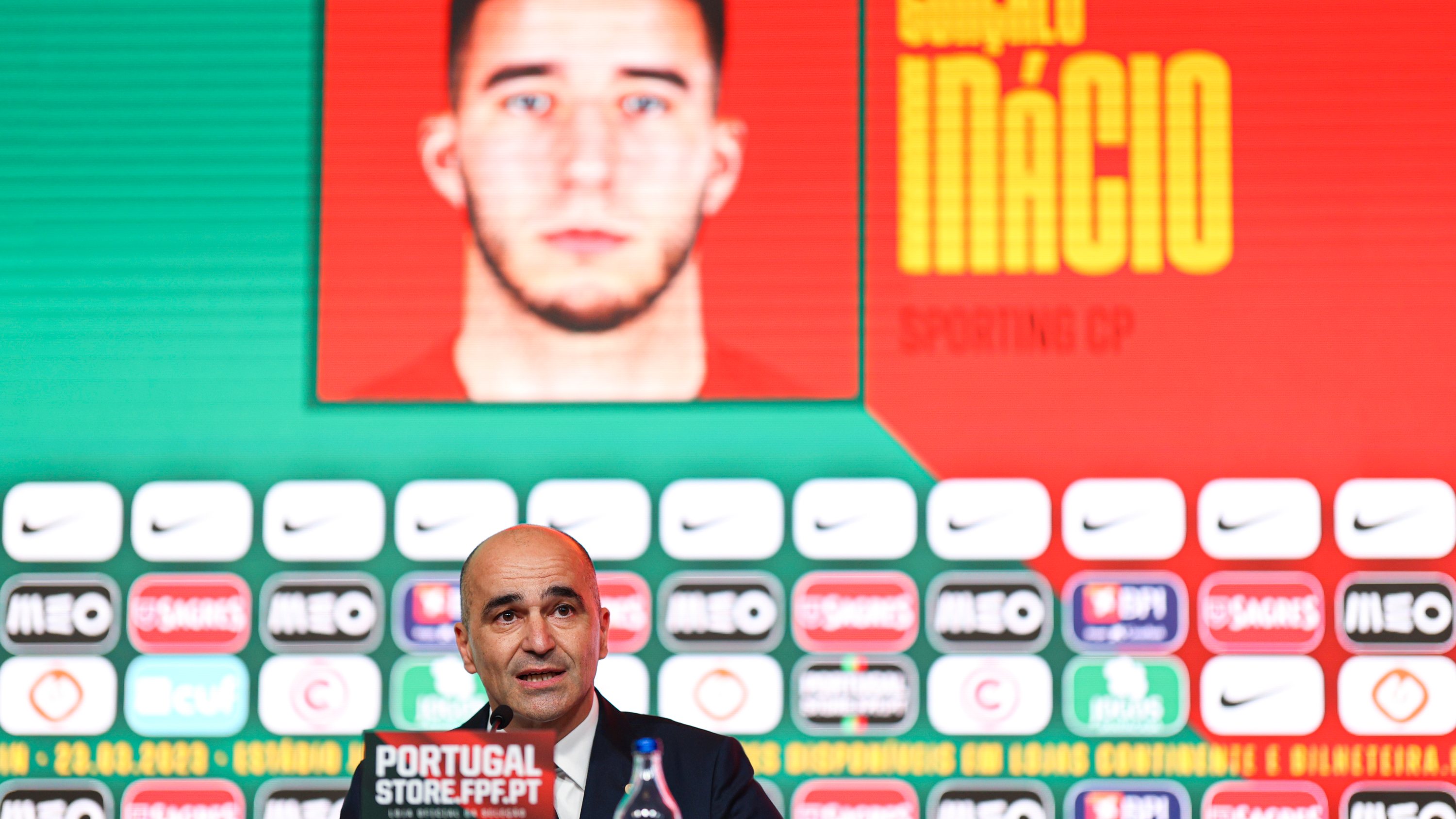 Roberto Martínez fez apenas três alterações em relação à lista de 26 jogadores que Portugal apresentou no Campeonato do Mundo do Qatar