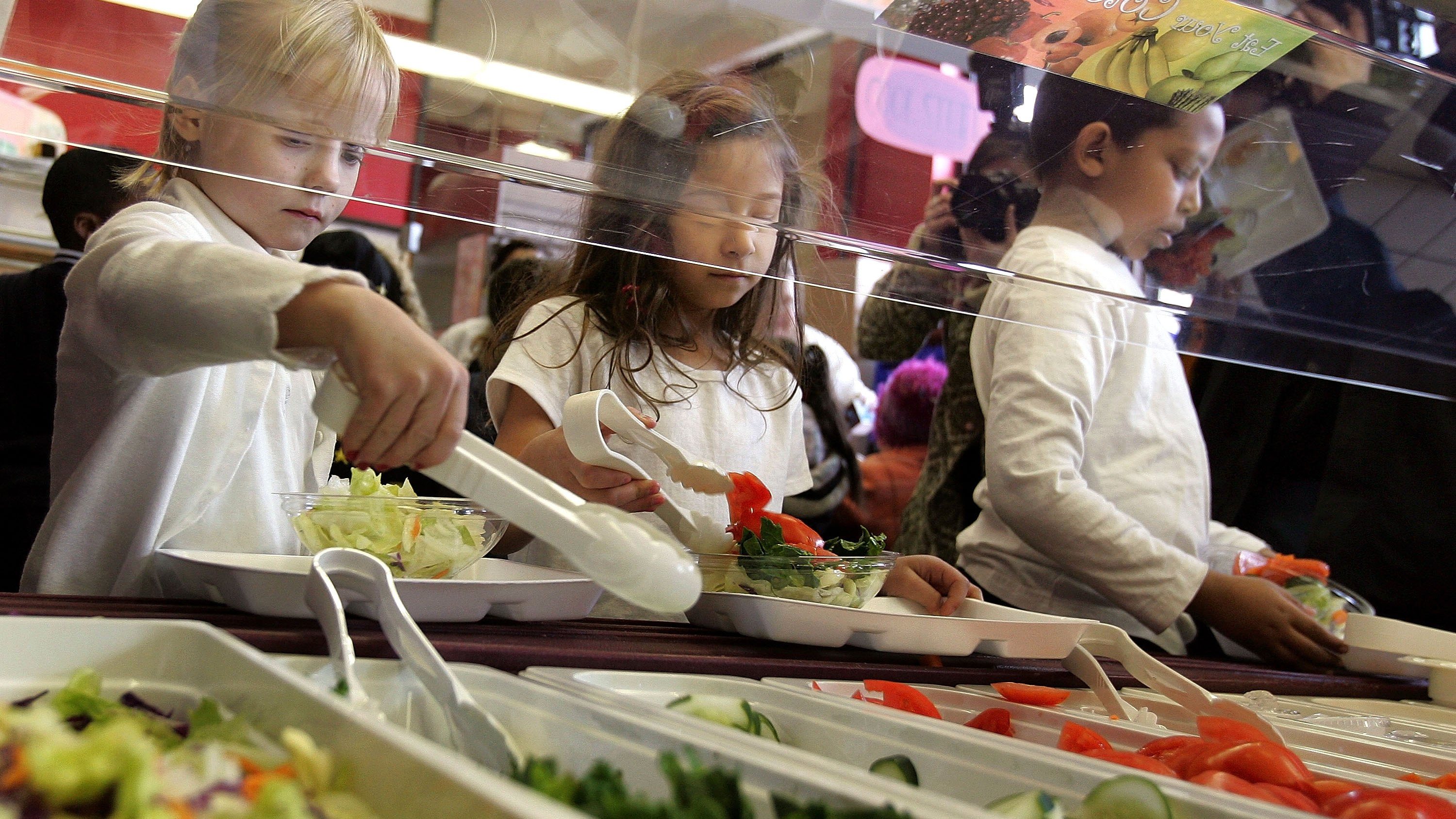 Senator Dick Durbin Tours New Healthy Lunch In Schools Program