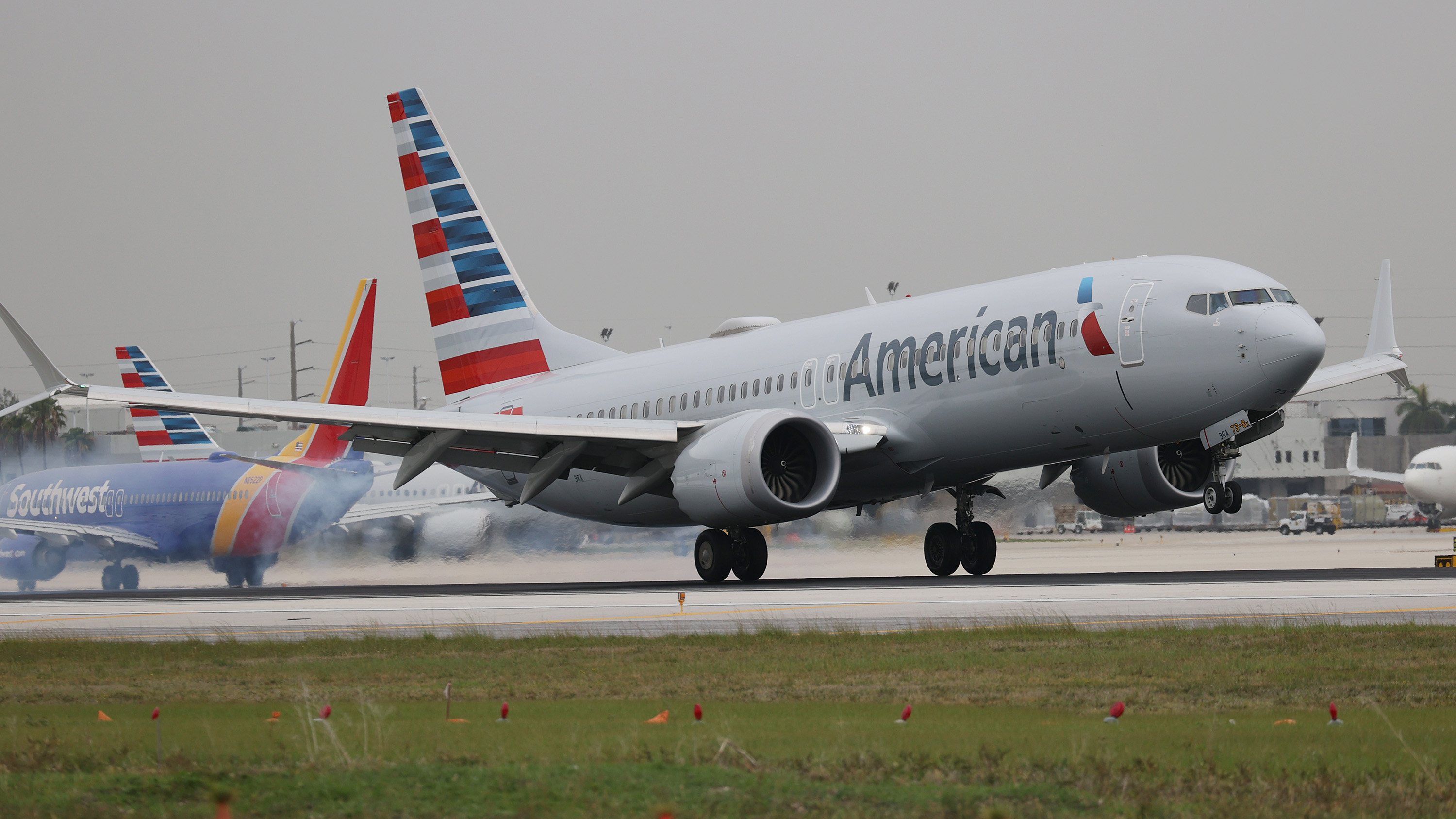 Avião da American Airlines aterra no Aeroporto Internacional de Miami