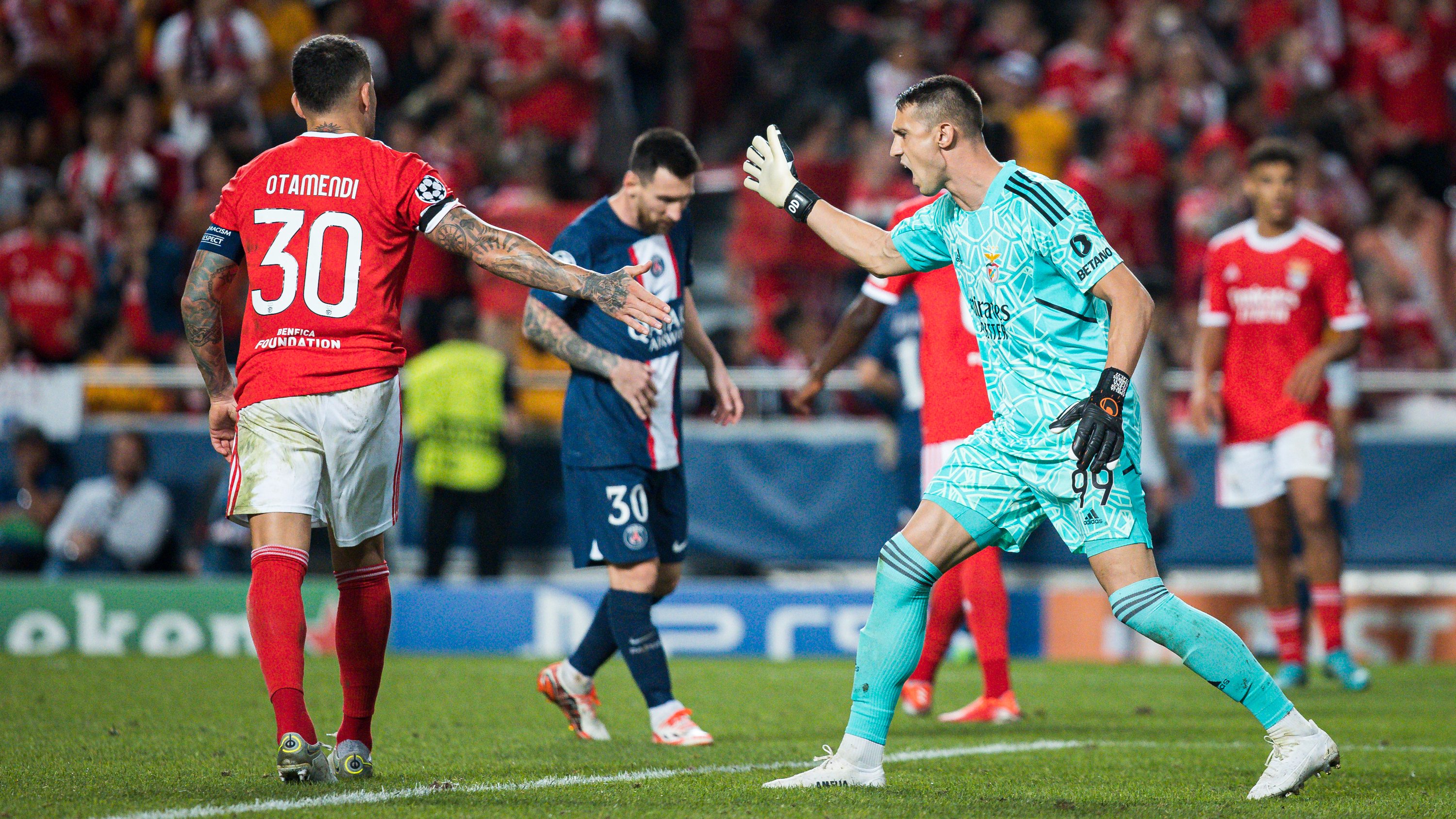 Vlachodimos esteve gigante na baliza na segunda parte e PSG não foi além de um empate frente a um Benfica que soube resistir depois de uma grande primeira parte