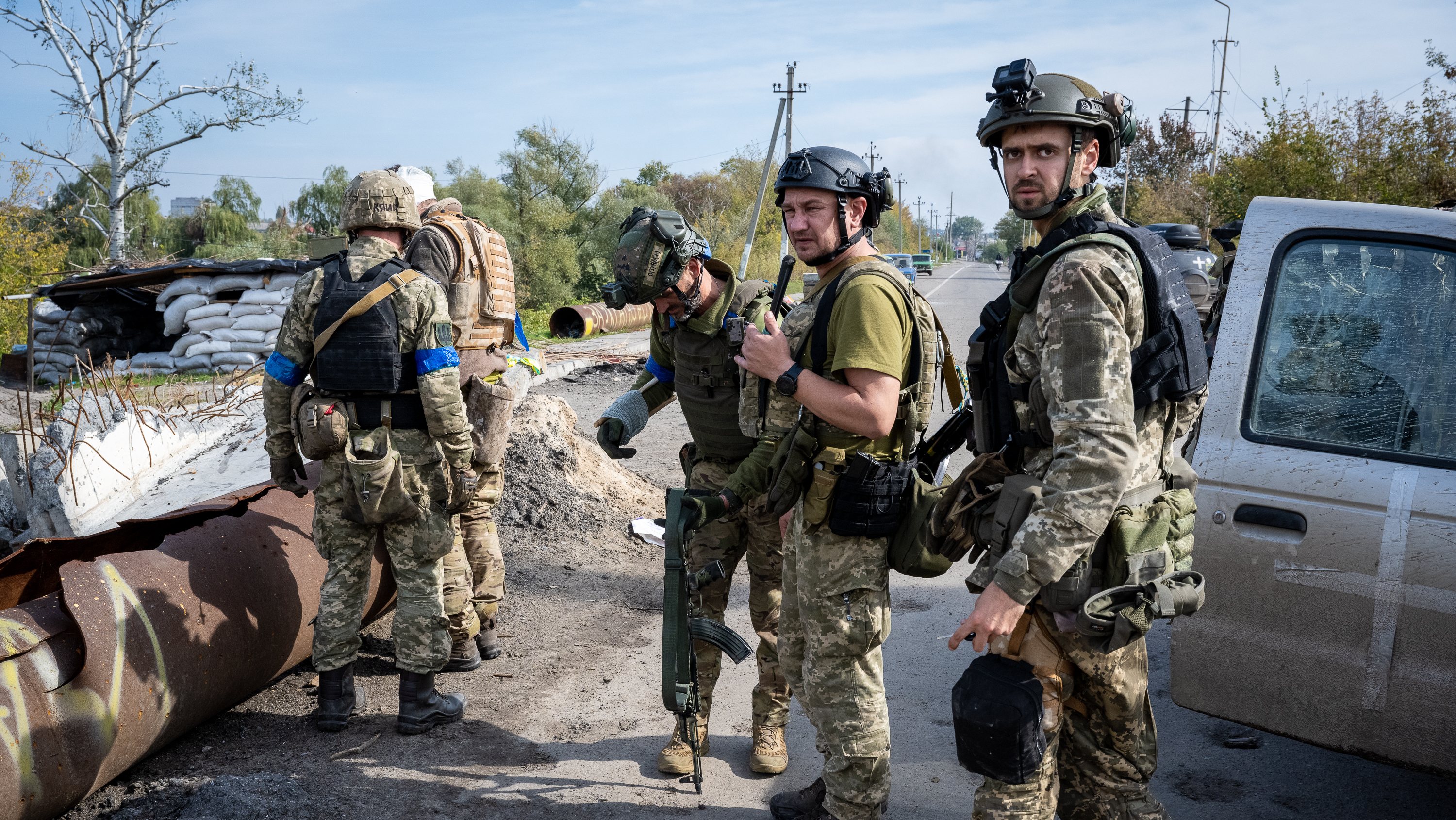 Ukrainians Flee Across Oskil River At Kupiansk As Fighting Continues