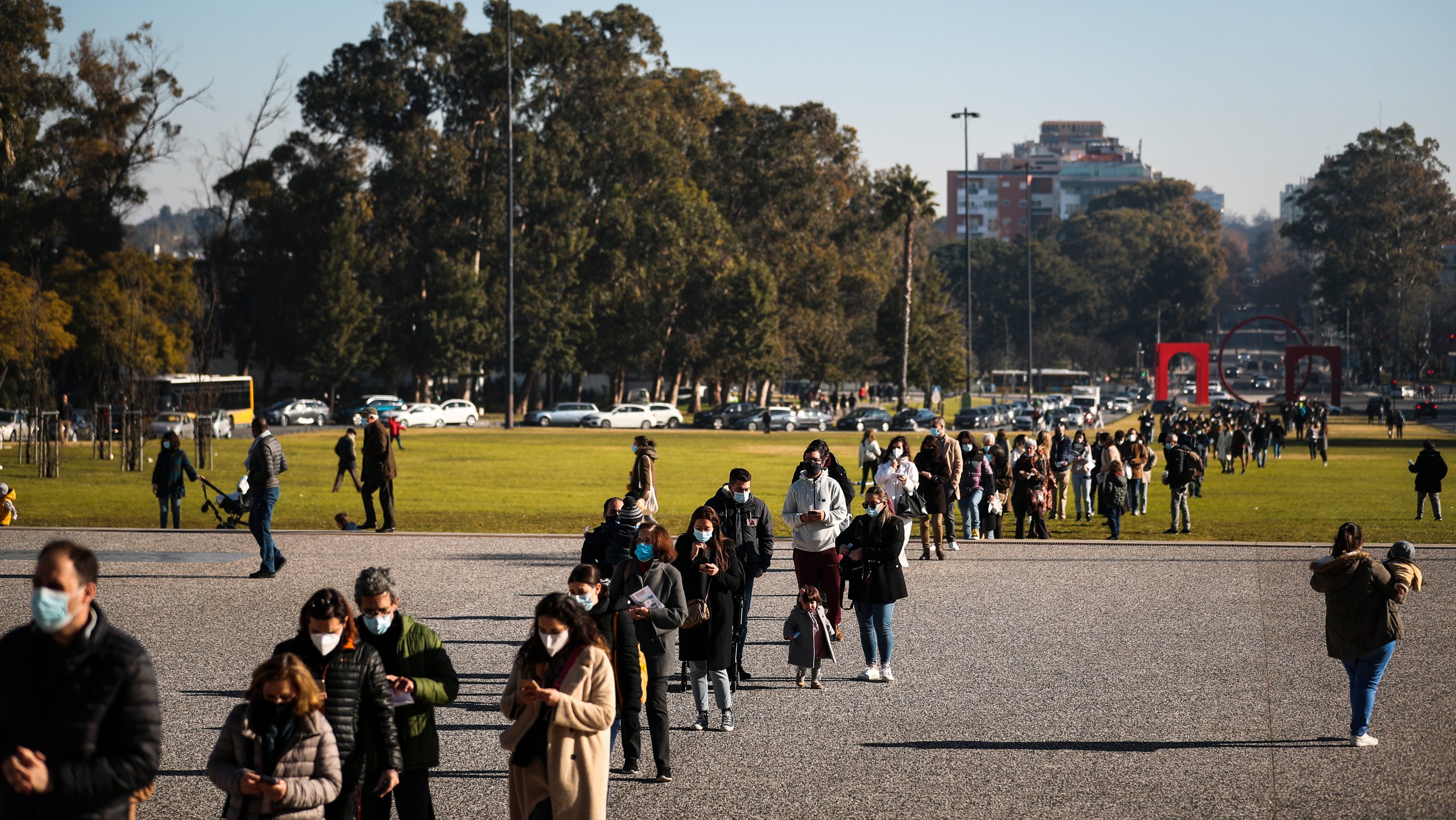 Em janeiro de 2021 verificaram-se longas filas na Cidade Universitária, em Lisboa, uma das assembleias de voto antecipado mais concorridas do país