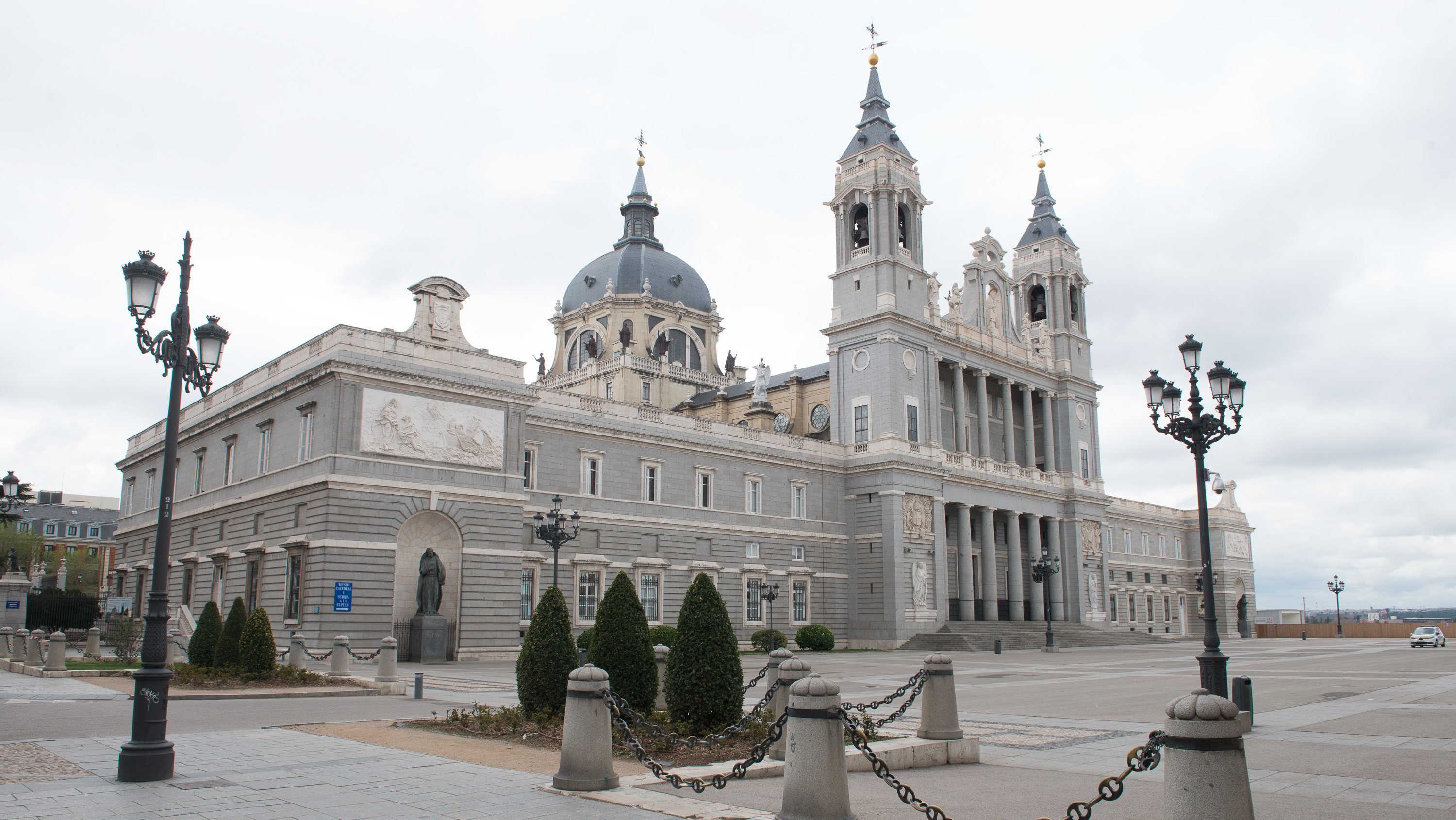 Most Touristic Places In Madrid Appear Empty Due To The State Of Alam