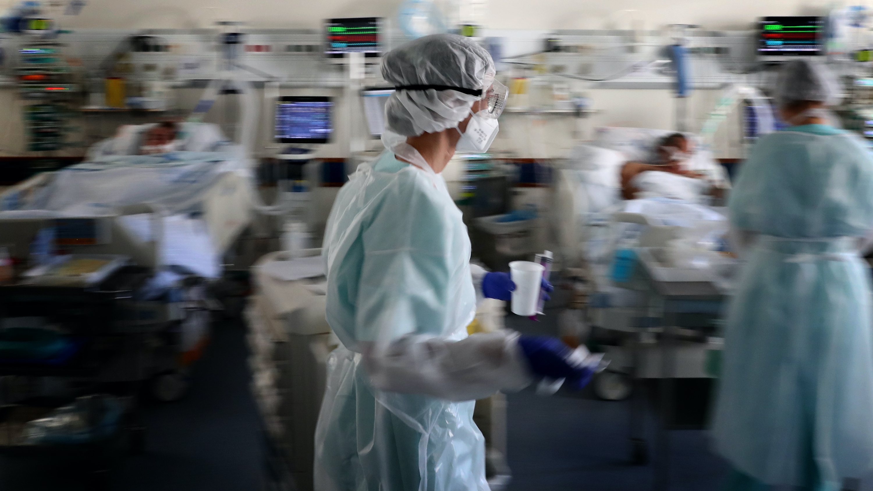 Segundo o relatório diário da DGS desta quarta-feira, há em Portugal 2.313 doentes com Covid-19 nas enfermarias dos hospitais, 154 em unidades de cuidados intensivos.
