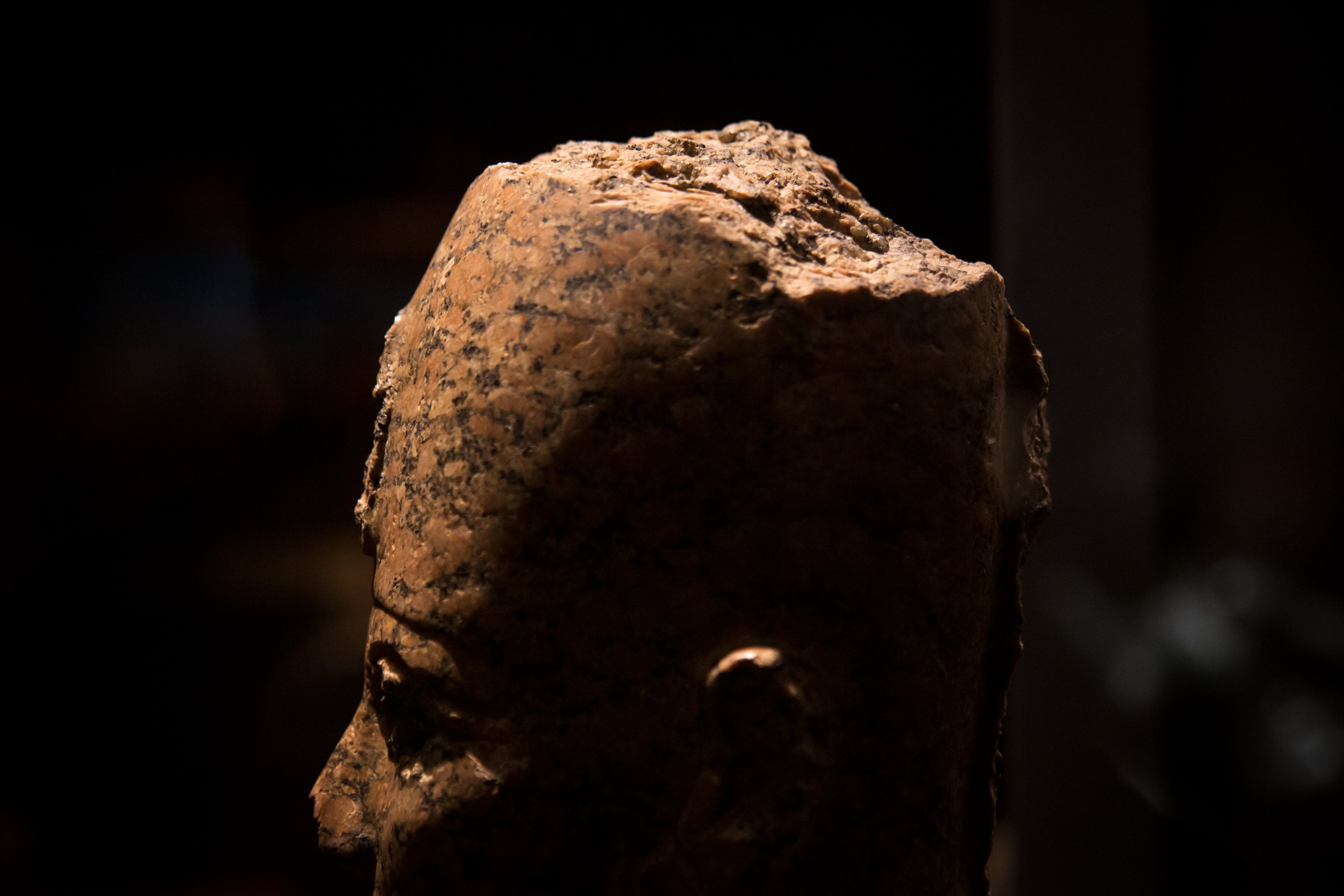 A exposição Superstar Pharaohs, no Museu Calouste Gulbenkian, expõe a figura do faraó e o papel que este desempenhava no Antigo Egipto, acompanhando a evolução do seu simbolismo pela história do mundo. A exposição estará aberta ao público de dia 25 de novembro de 2022, a 06 de março de 2023 no Museu Calouste Gulbenkian, em Lisboa. 22 de Novembro de 2022 Museu Calouste Gulbenkian, Lisboa TOMÁS SILVA/OBSERVADOR