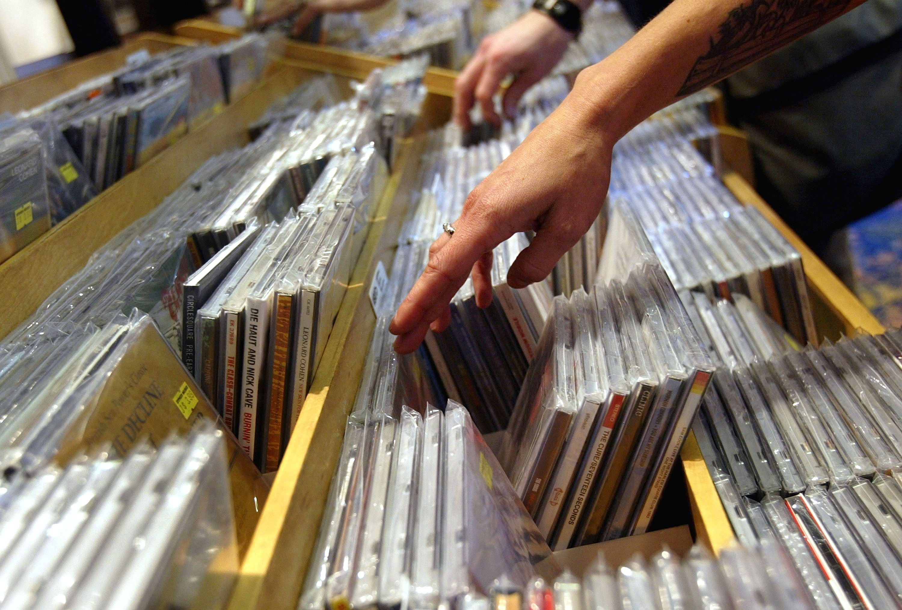CD Sales Rebound In First Quarter Of 2004