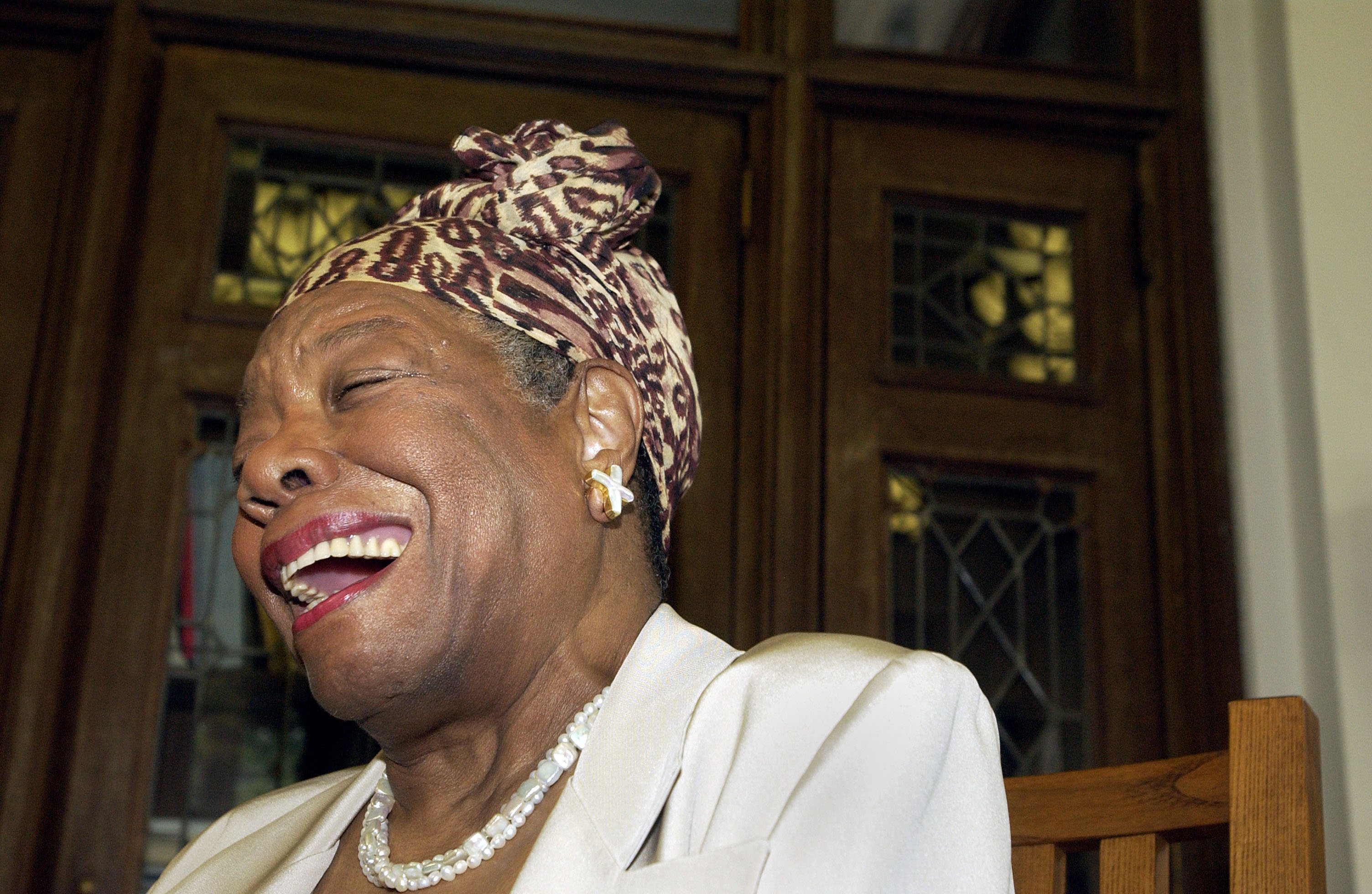A poetisa e ativista pelos Direitos Civis, Maya Angelou, em 2004