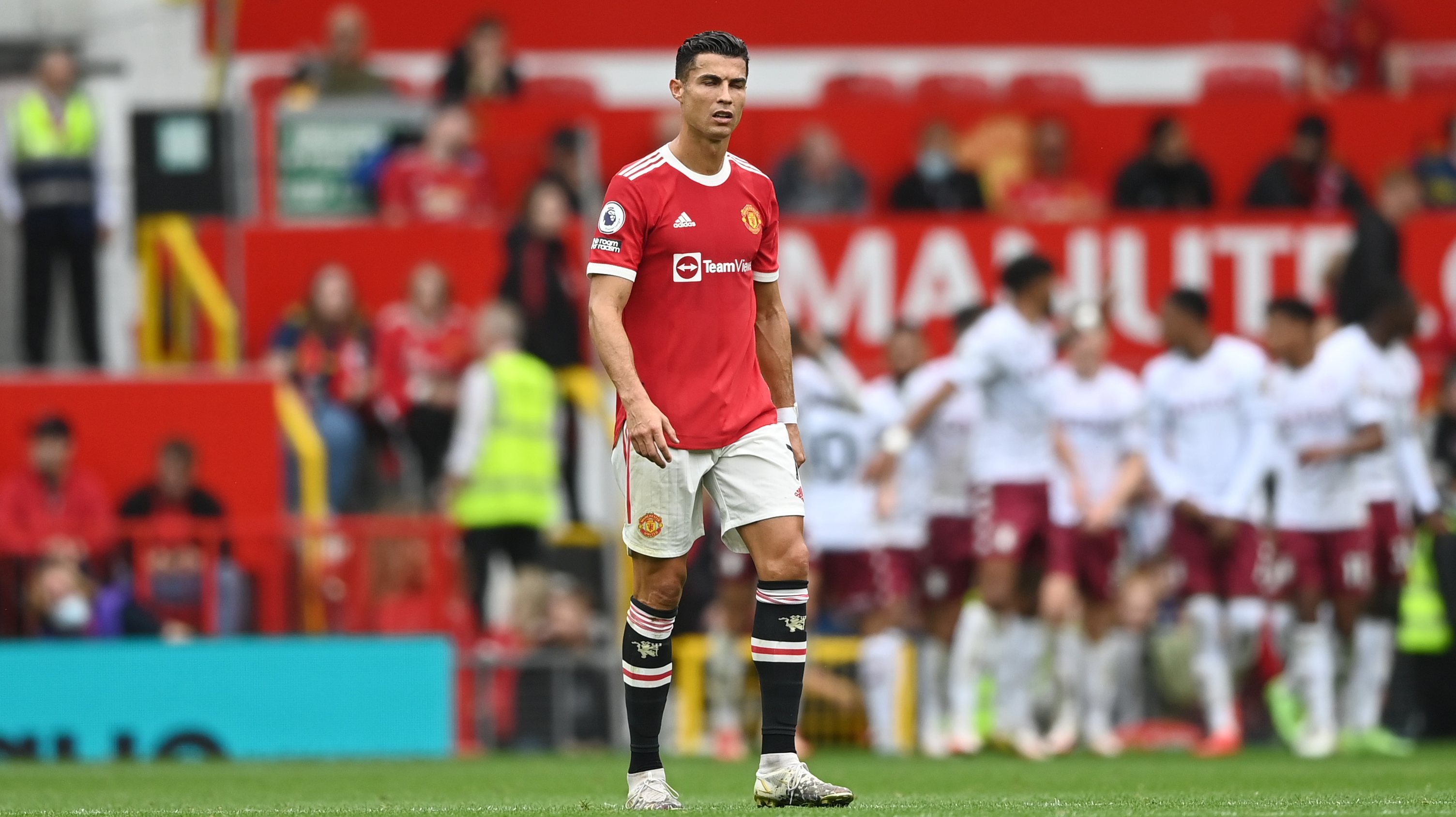 Ronaldo teve o jogo mais discreto desde que chegou a Old Trafford e Manchester United sofreu a terceira derrota nos últimos quatro jogos