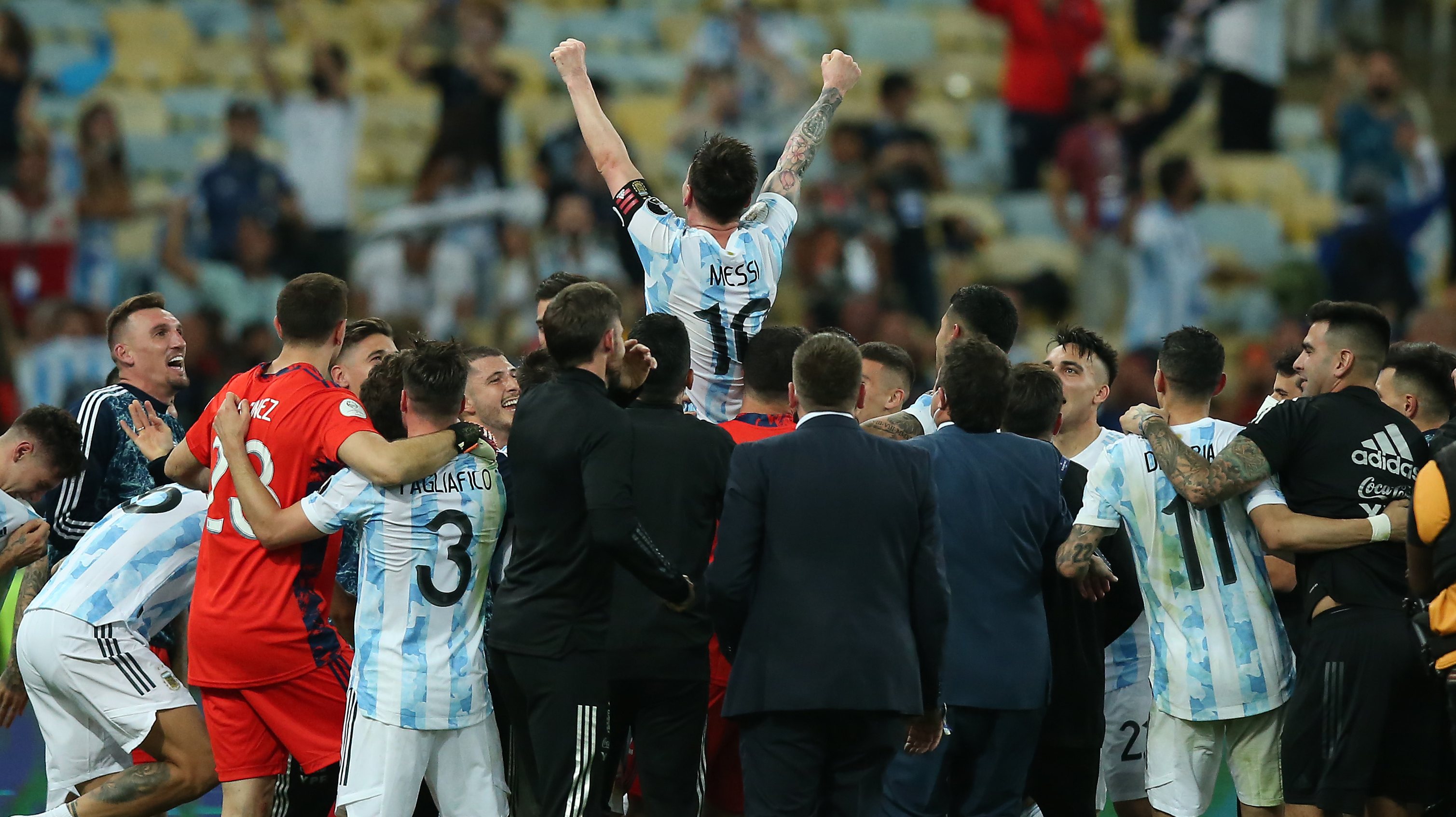 Lionel Messi, eleito o Melhor Jogador da Copa América, foi o centro de todas as atenções no final do encontro