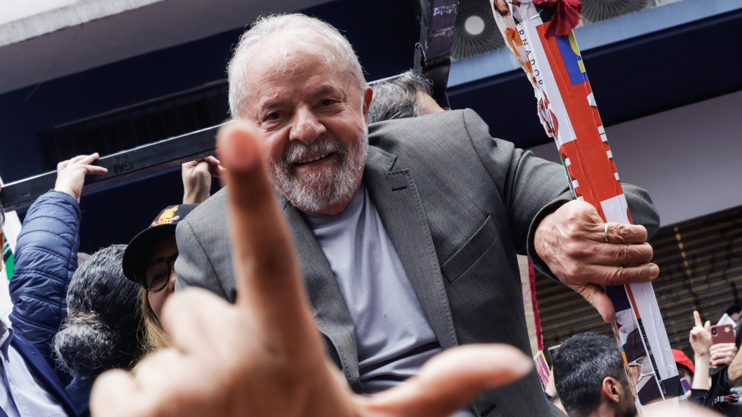 Lula Da Silva Closes Campaign Seeking a Victory on Sunday Elections