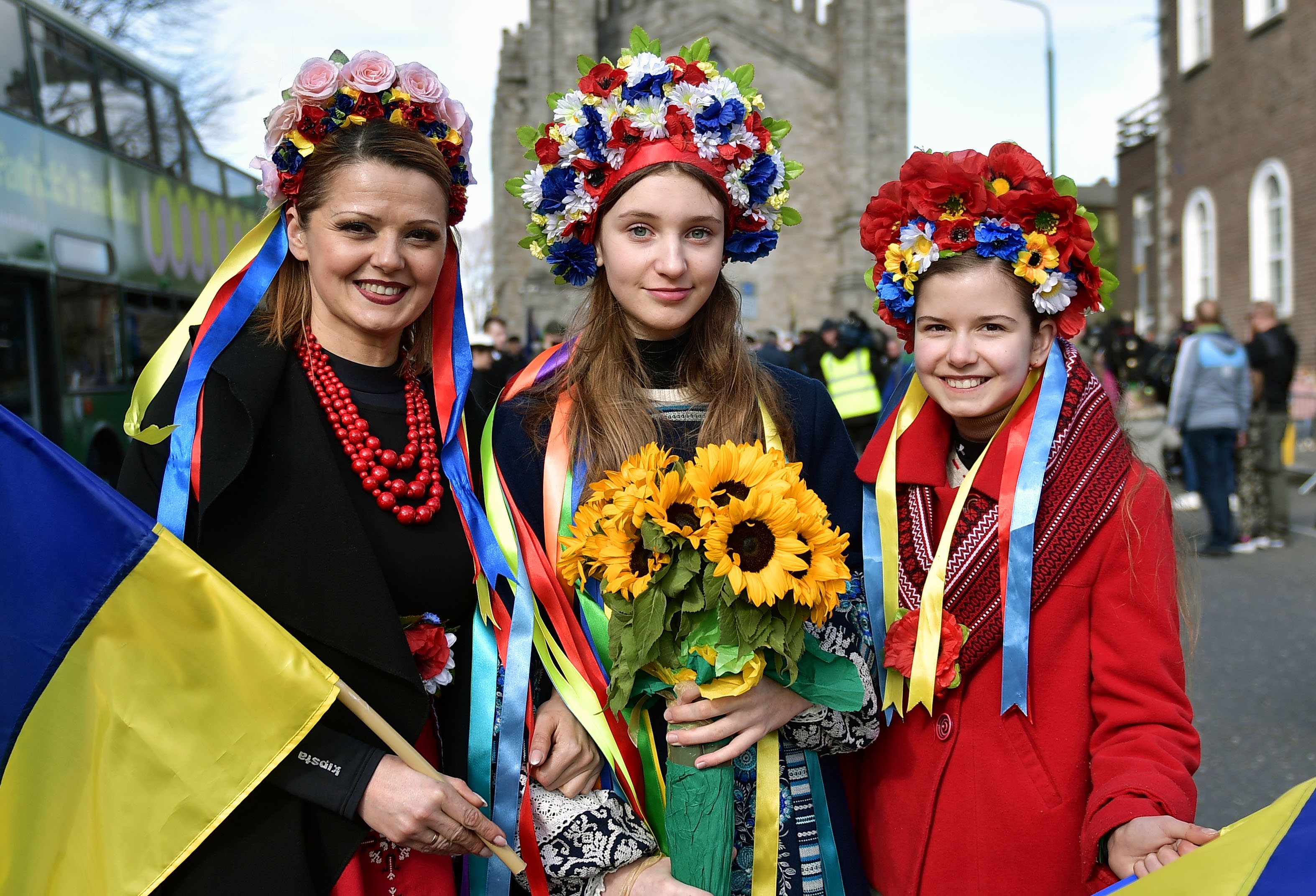Durante a celebração do Dia de São Patrícia em Dublin, a comunidade ucraniana aproveitou o momento para enviar uma mensagem de apoio à Ucrânia