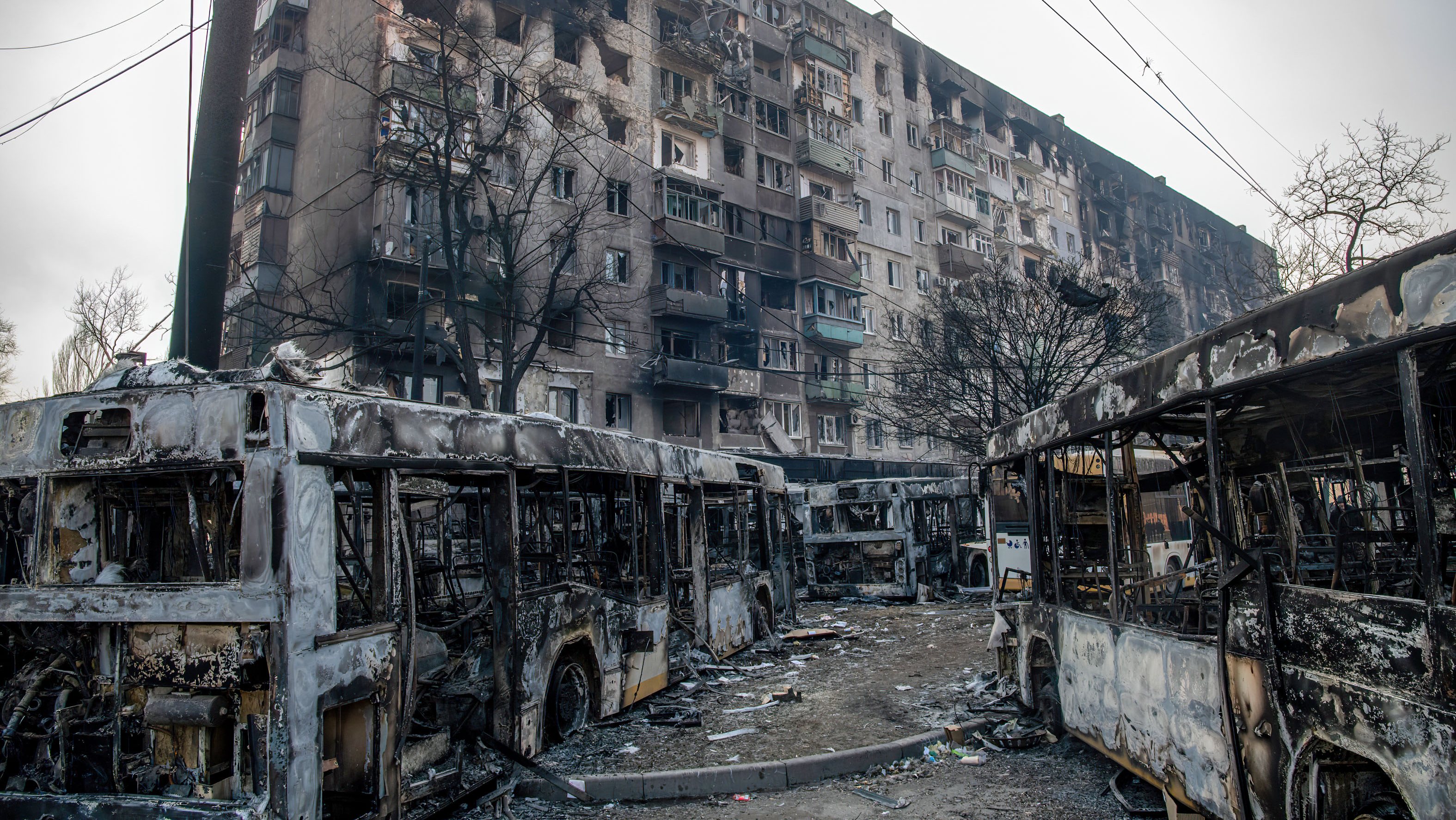 A line of buses placed by Ukrainian Azov Battalion defenders