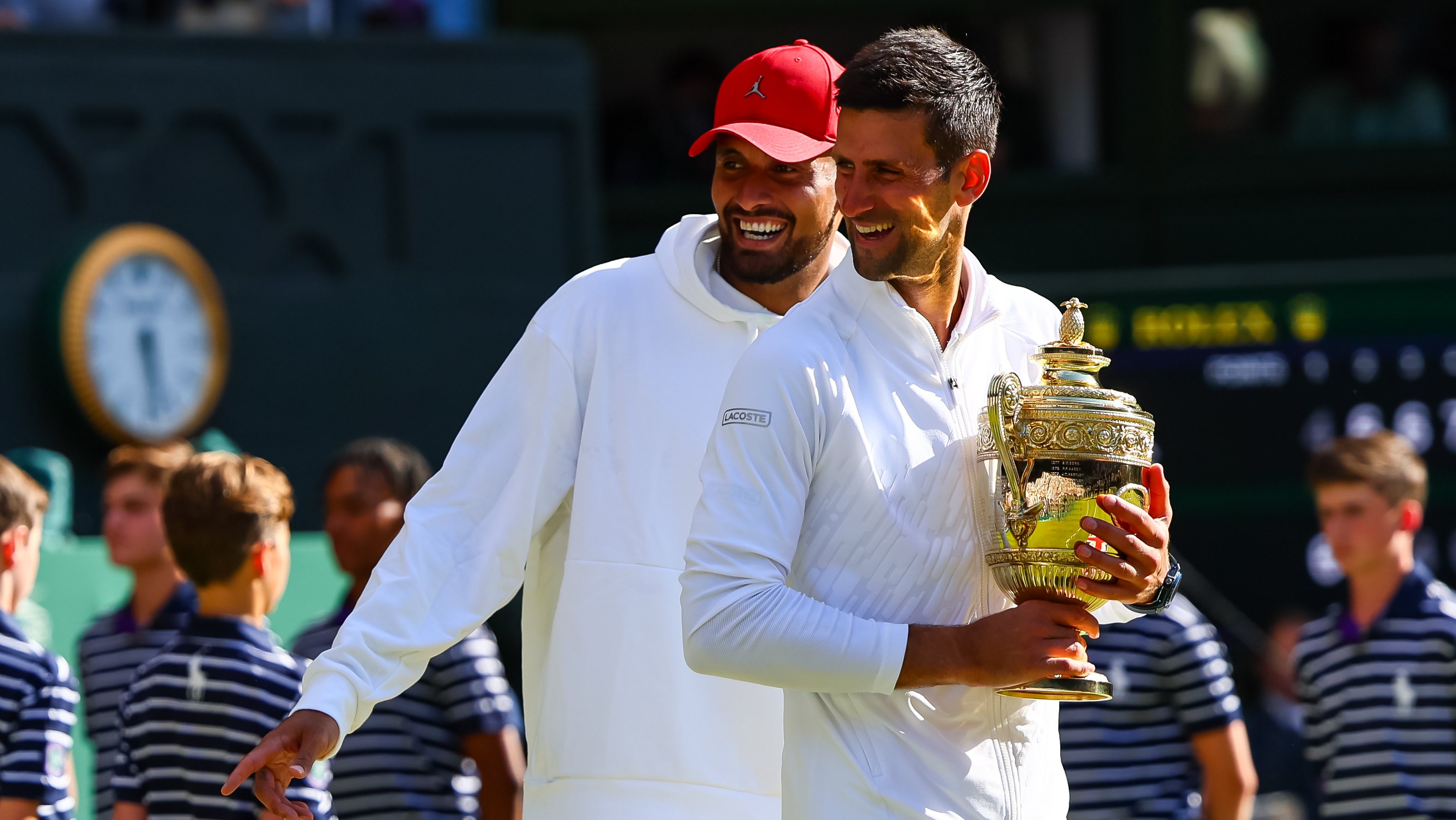 Djokovic e Kyrgios, antigos rivais assumidos, fizeram as pazes, defrontaram-se na final de Wimbledon e, assim cumpram o que tinham falado, têm um jantar ou um copo marcados (com o australiano, que perdeu, a pagar)