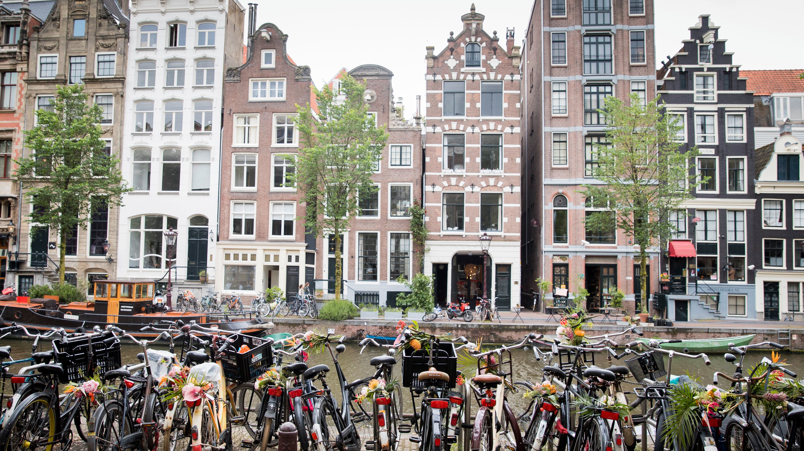 &#039;Floral Vandals&#039; Take To the Streets Of Amsterdam To Mark The Opening Of Kimpton De Witt Hotel