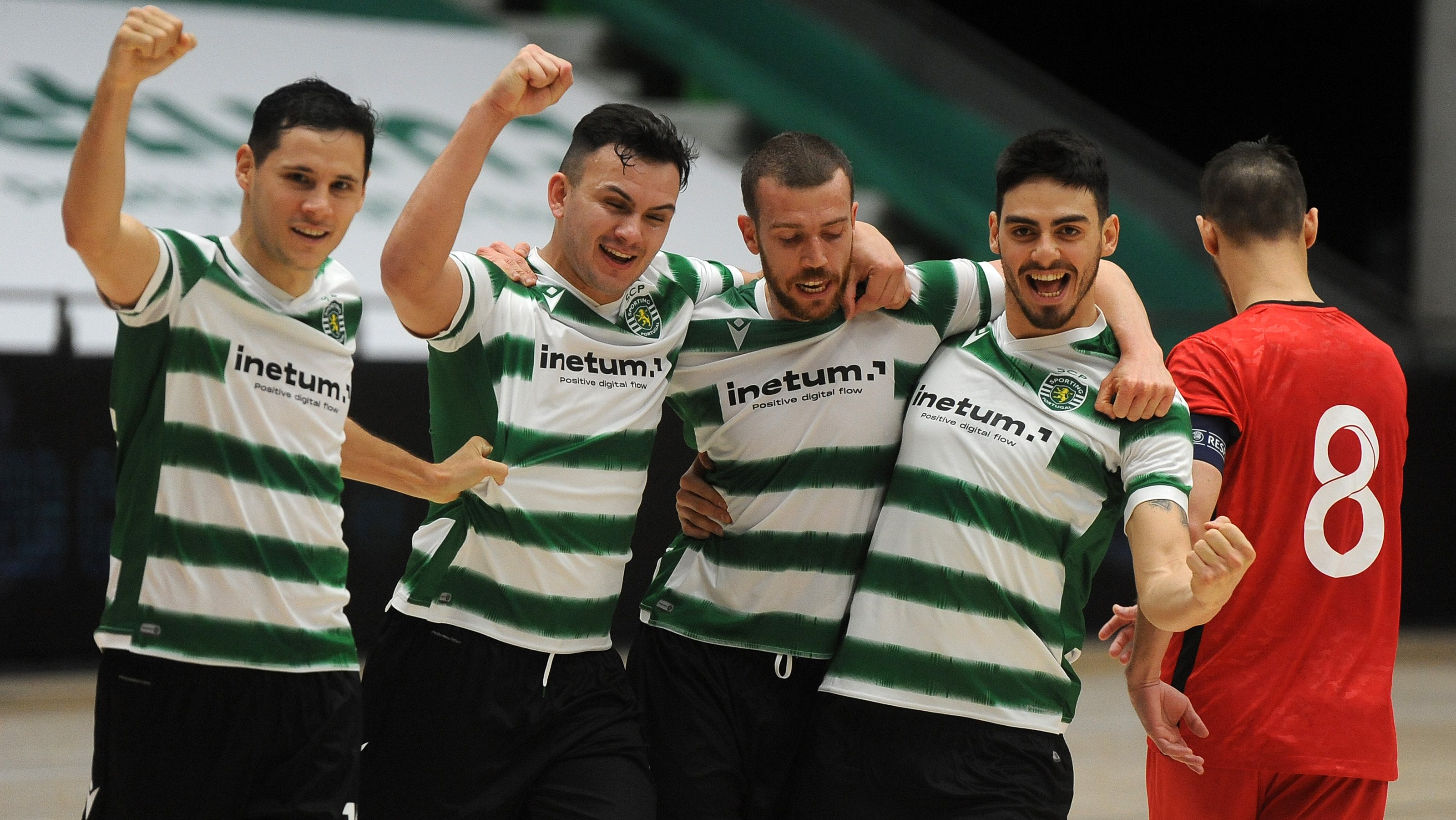 Alex Merlim, Rocha, Cavinato e Erick festejaram passagem às meias-finais da Liga dos Campeões de futsal em Zadar, na Croácia