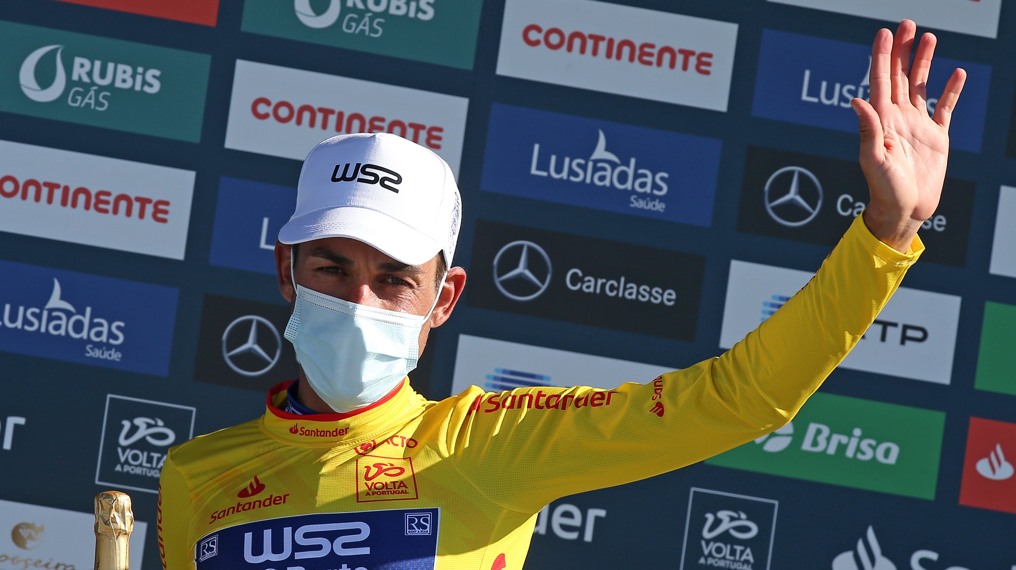 O ciclista natural de Vila Real de Santo António agarrou a camisola amarela na antepenúltima etapa