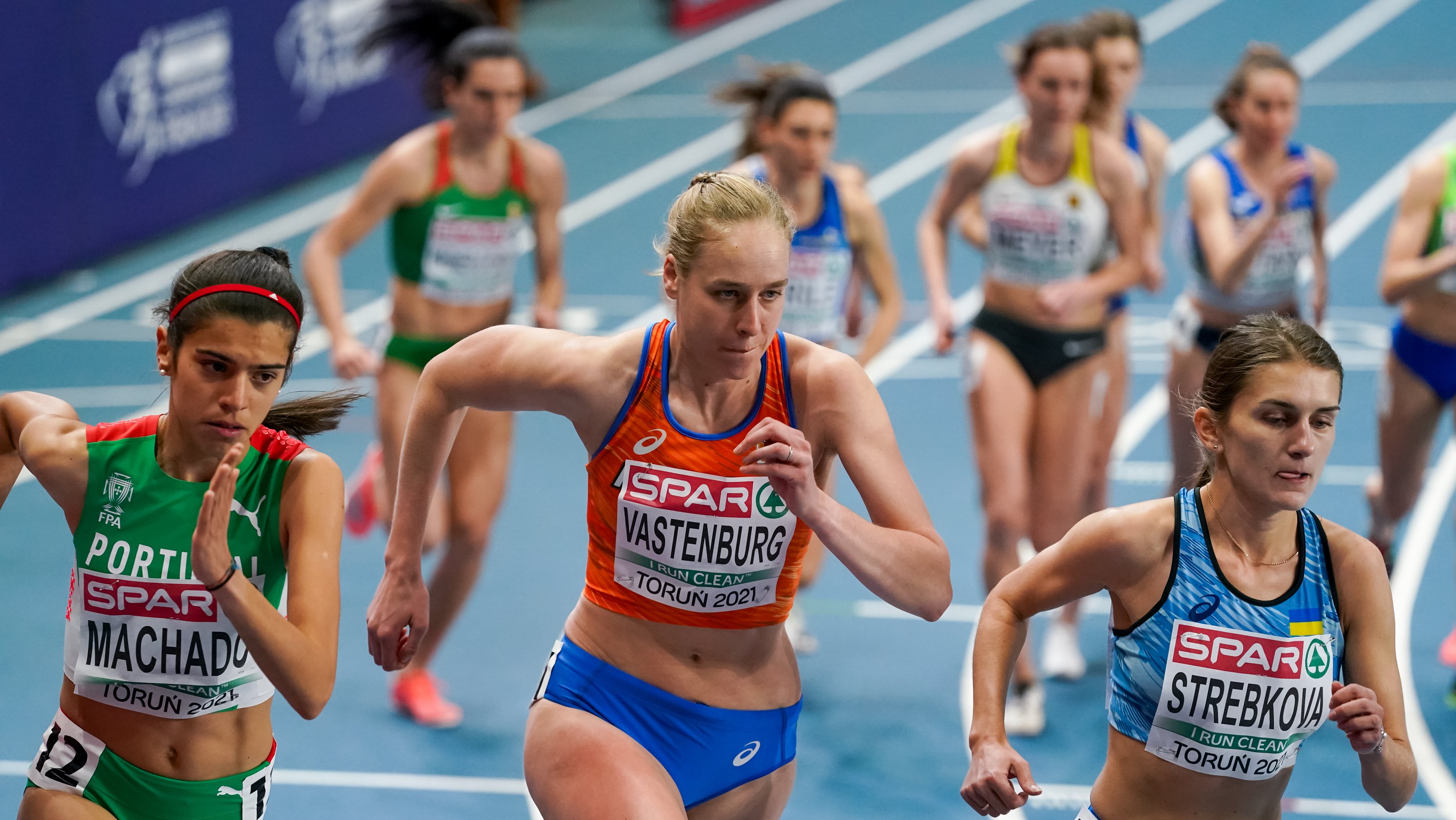 Mariana Machado, à esquerda na imagem, conseguiu em Istambul o apuramento para nova final dos 3.000 metros mas não acabou a corrida decisiva