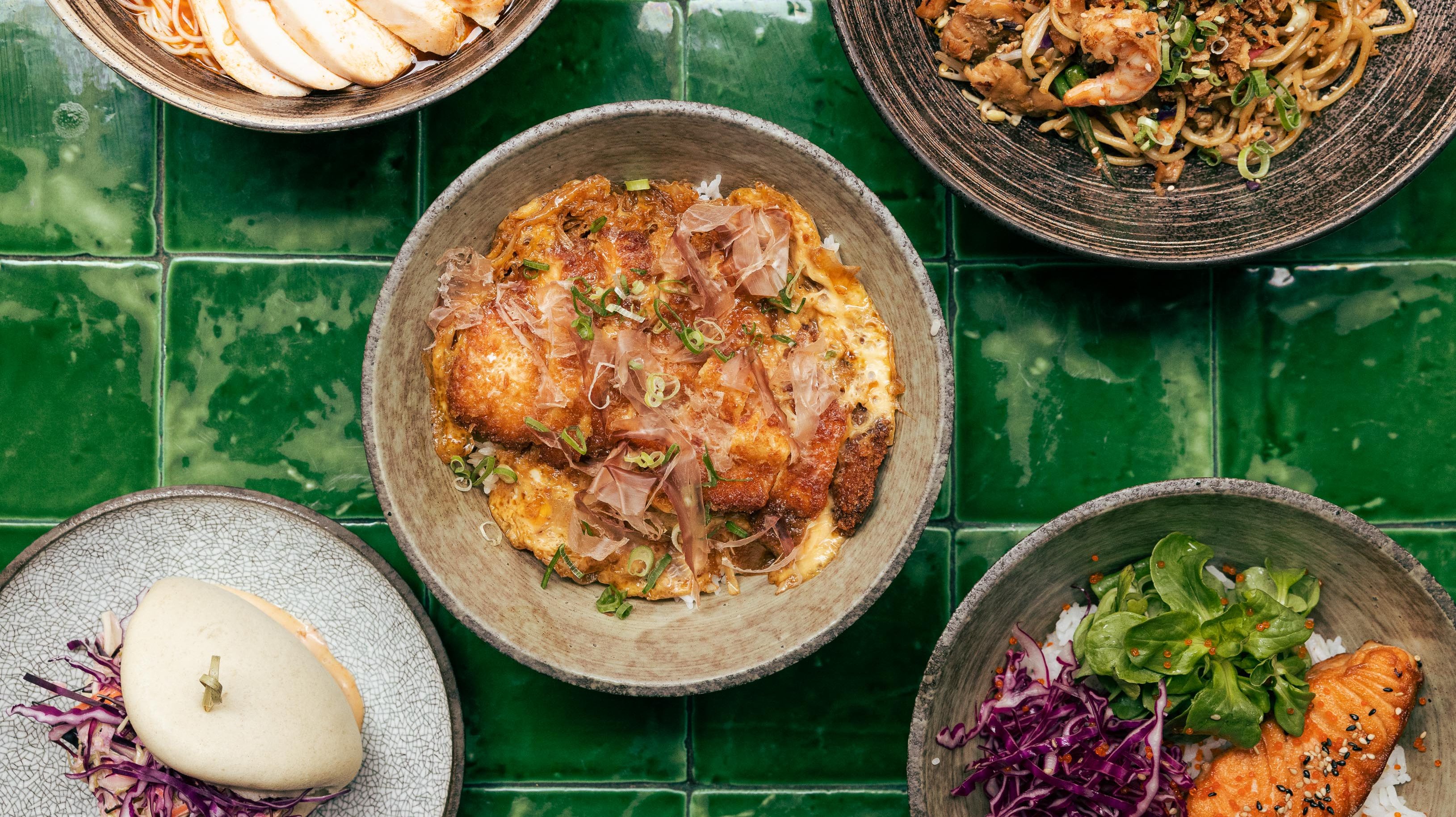 Os sabores asiáticos do Nood ganharam uma nova casa no Saldanha. Por lá, há bao, pad thai e ramen