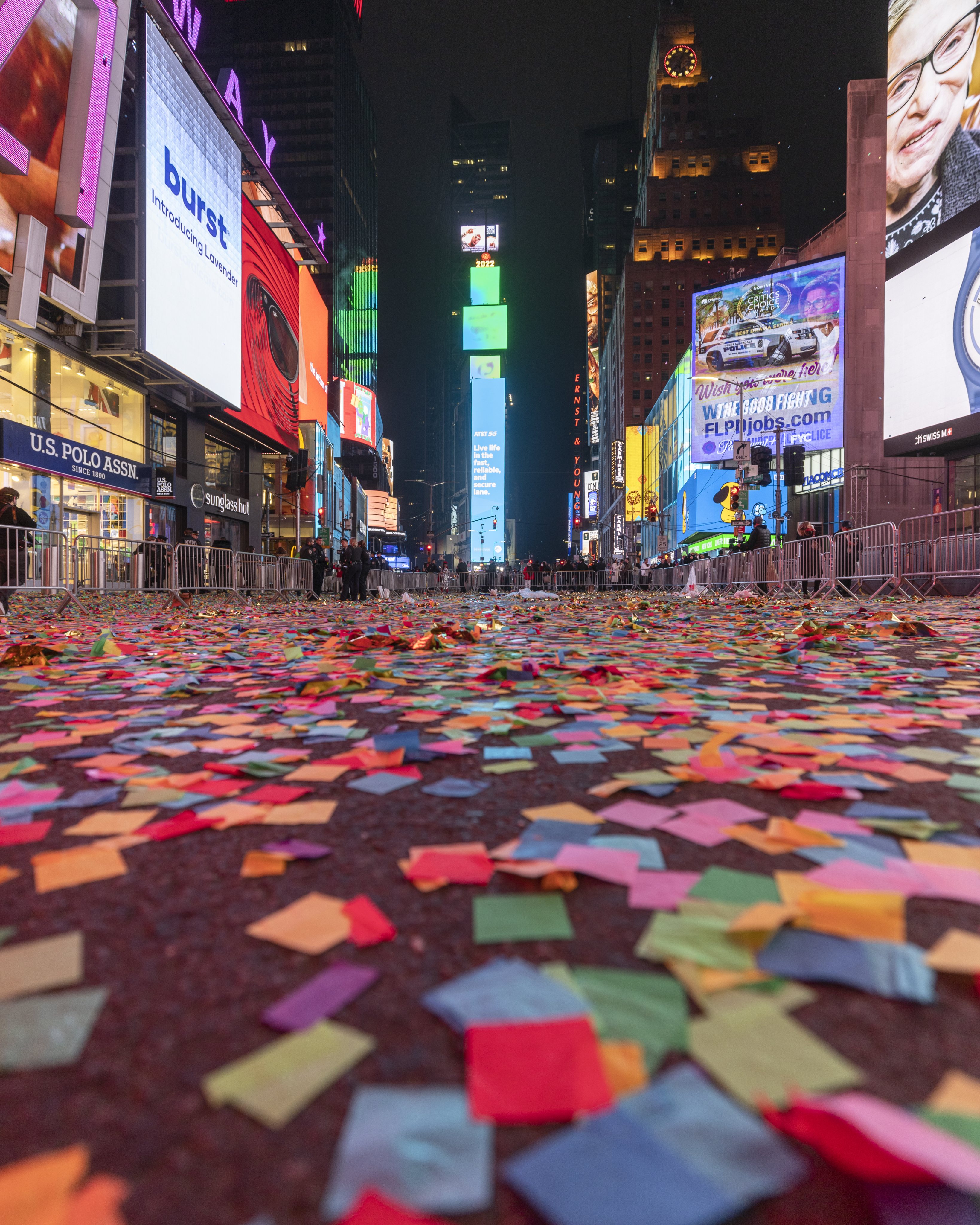 Limpeza da Praça de Times Square em Nova Iorque no dia 1 de janeiro, depois da Passagem de Ano