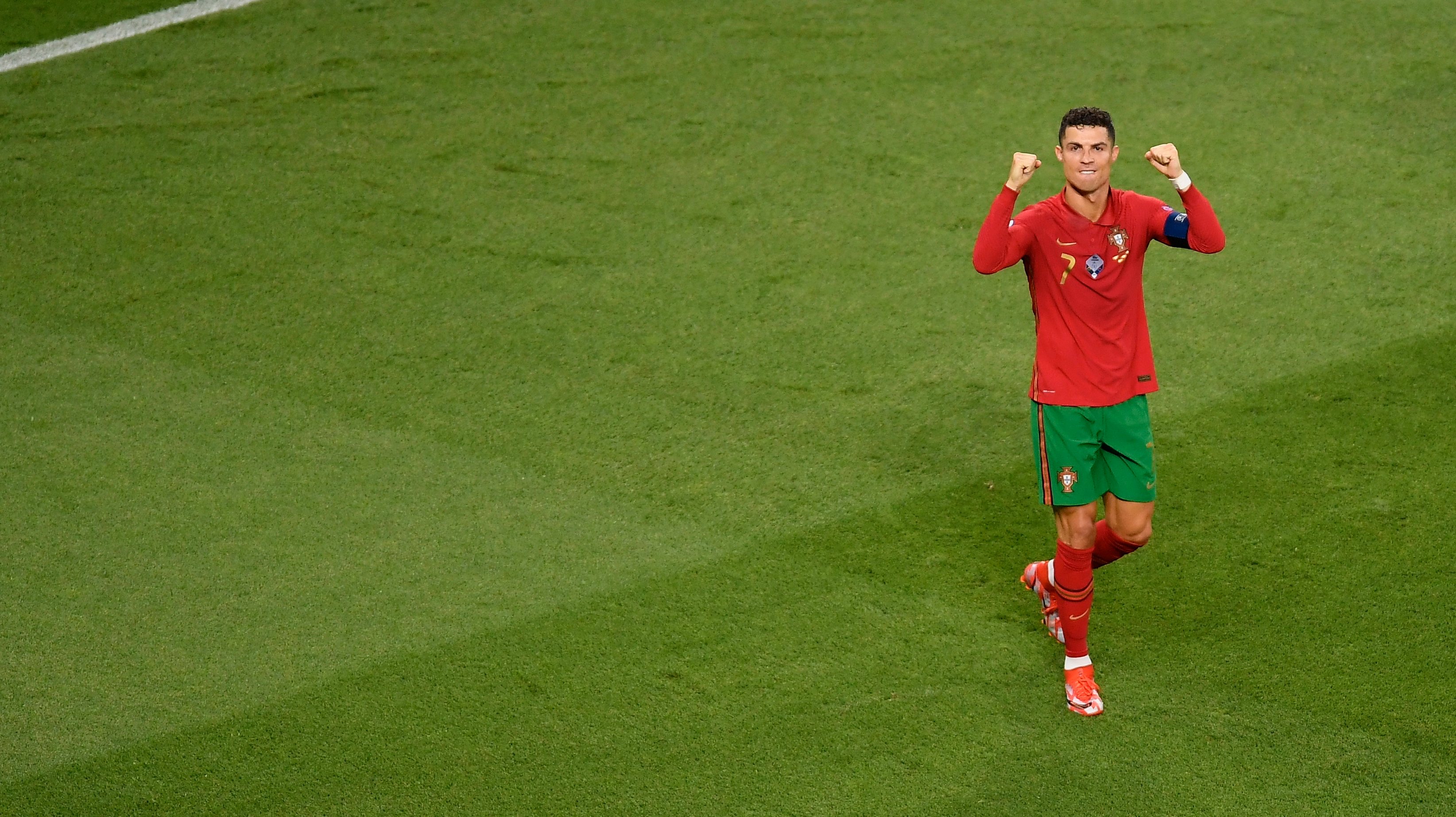 Ronaldo marcou dois golos à Hungria, um à Alemanha e dois à França no Europeu, chegando assim aos 109 golos pela Seleção