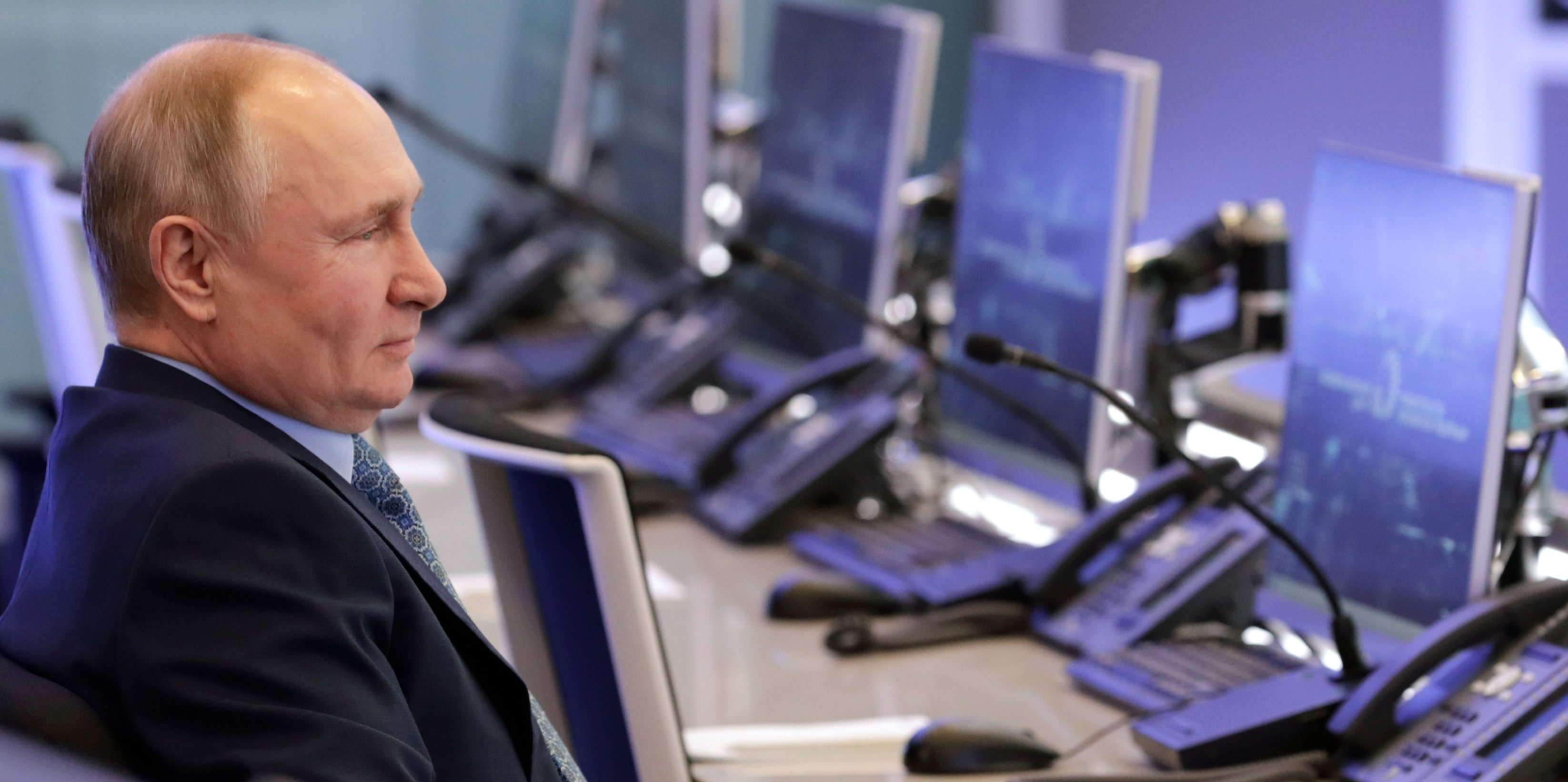President Putin visits Russian Government Coordination Centre