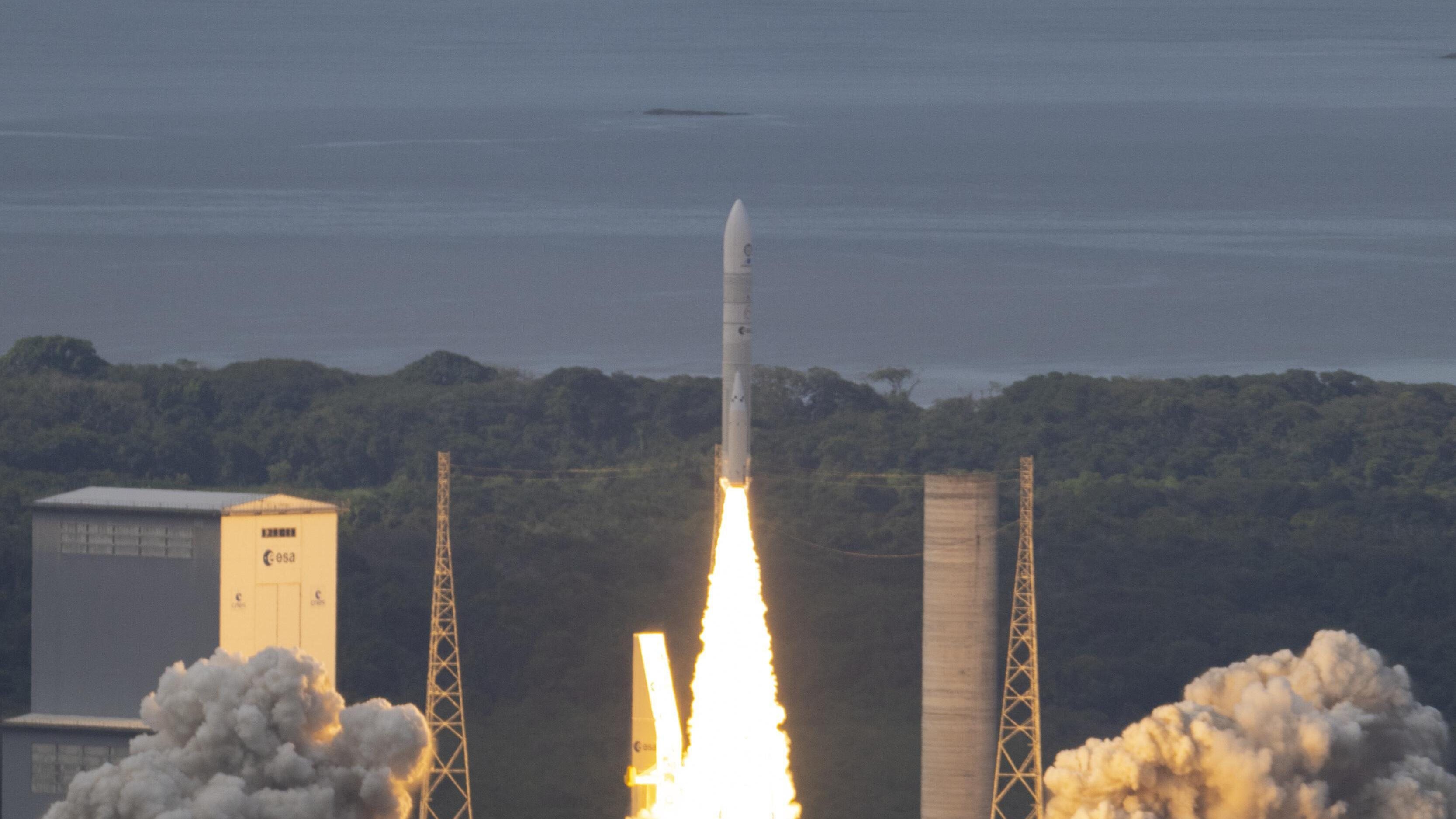 Lançamento de estreia do foguetão Ariane 6, da ESA