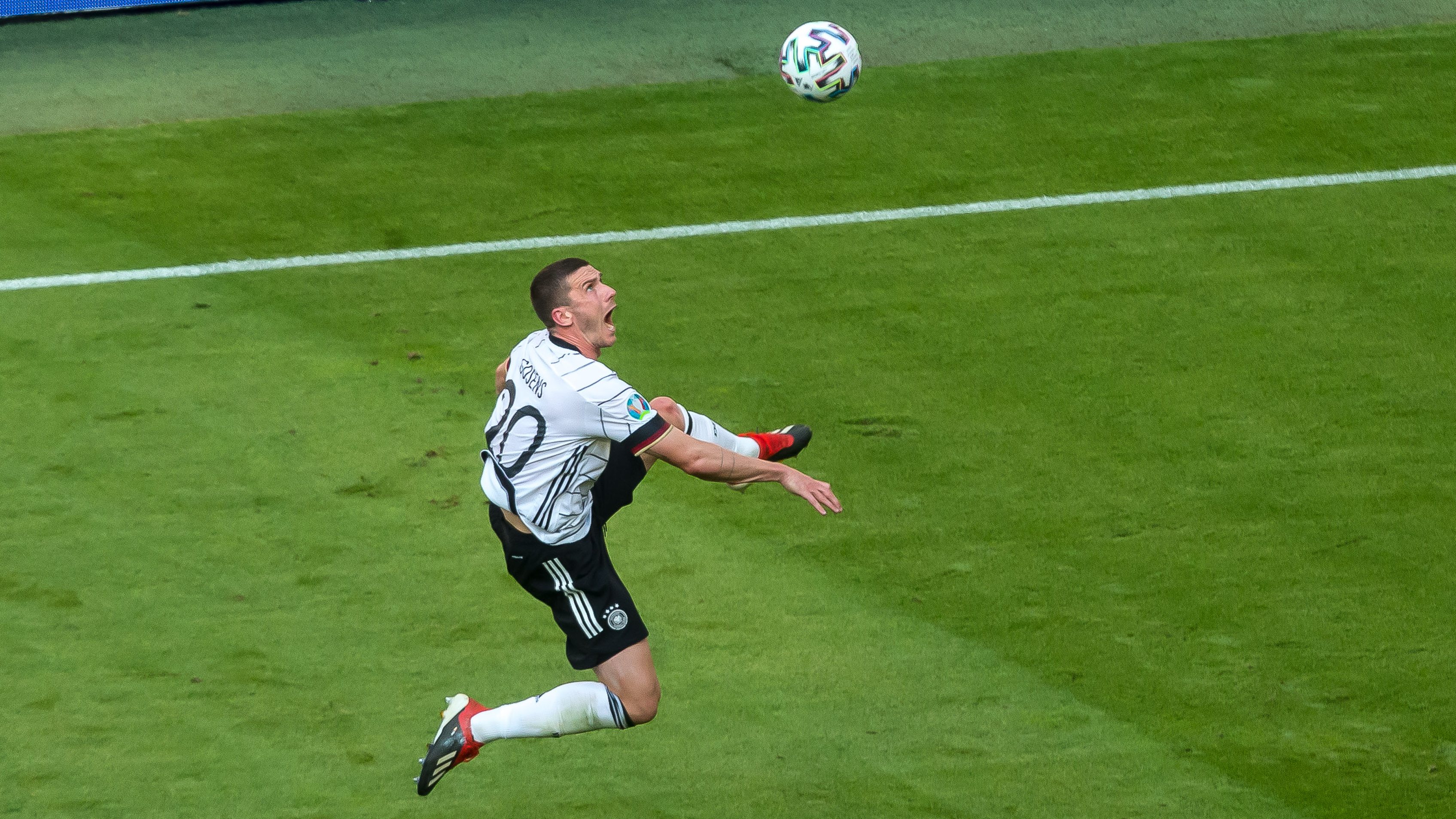 Robin Gosens foi o principal desequilibrador da Alemanha em termos ofensivos no encontro frente a Portugal