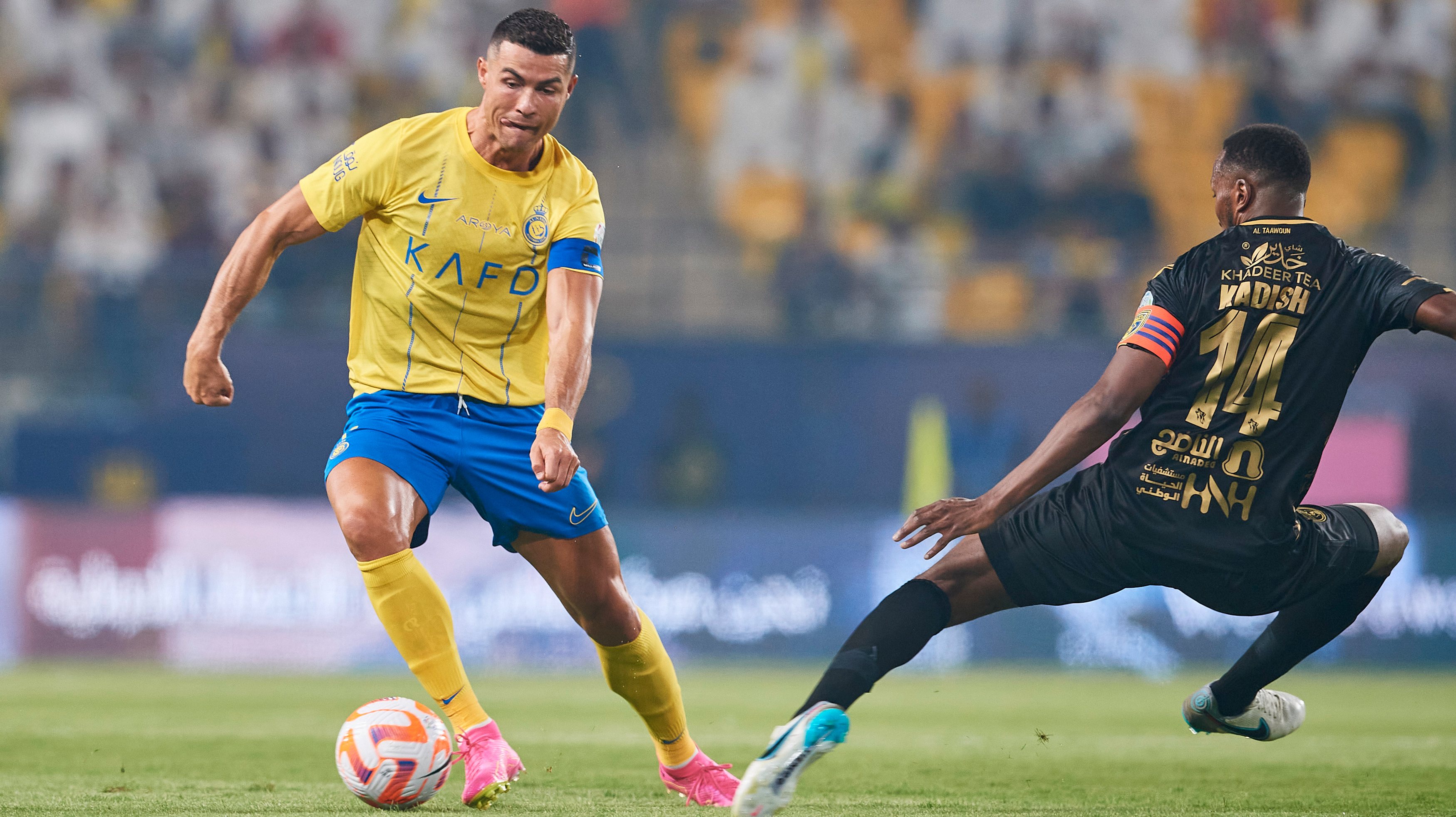 Ronaldo foi um dos mais inconformados do Al Nassr mas não evitou a derrota caseira frente ao Al Taawon