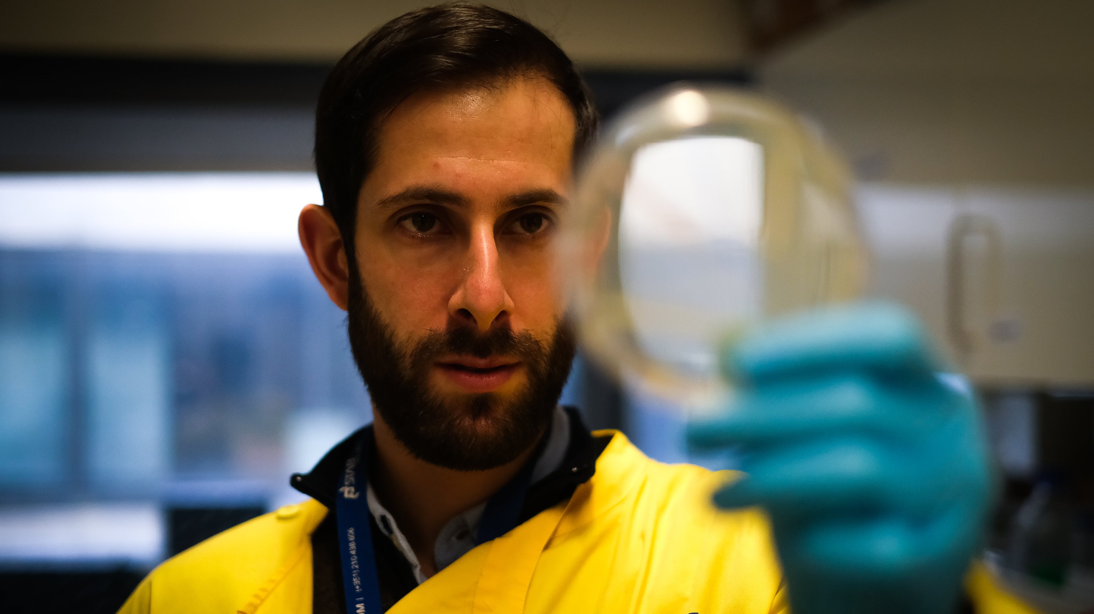 Licenciado em Genética e Biotecnologia pela UTAD, Ricardo Monteiro concluiu o mestrado e o doutoramento em França (Instituto Nacional de Investigação para a Agricultura, Alimentação e Ambiente). Integra o Grupo de Investigação em Microbiologia Molecular do i3S, no Porto
