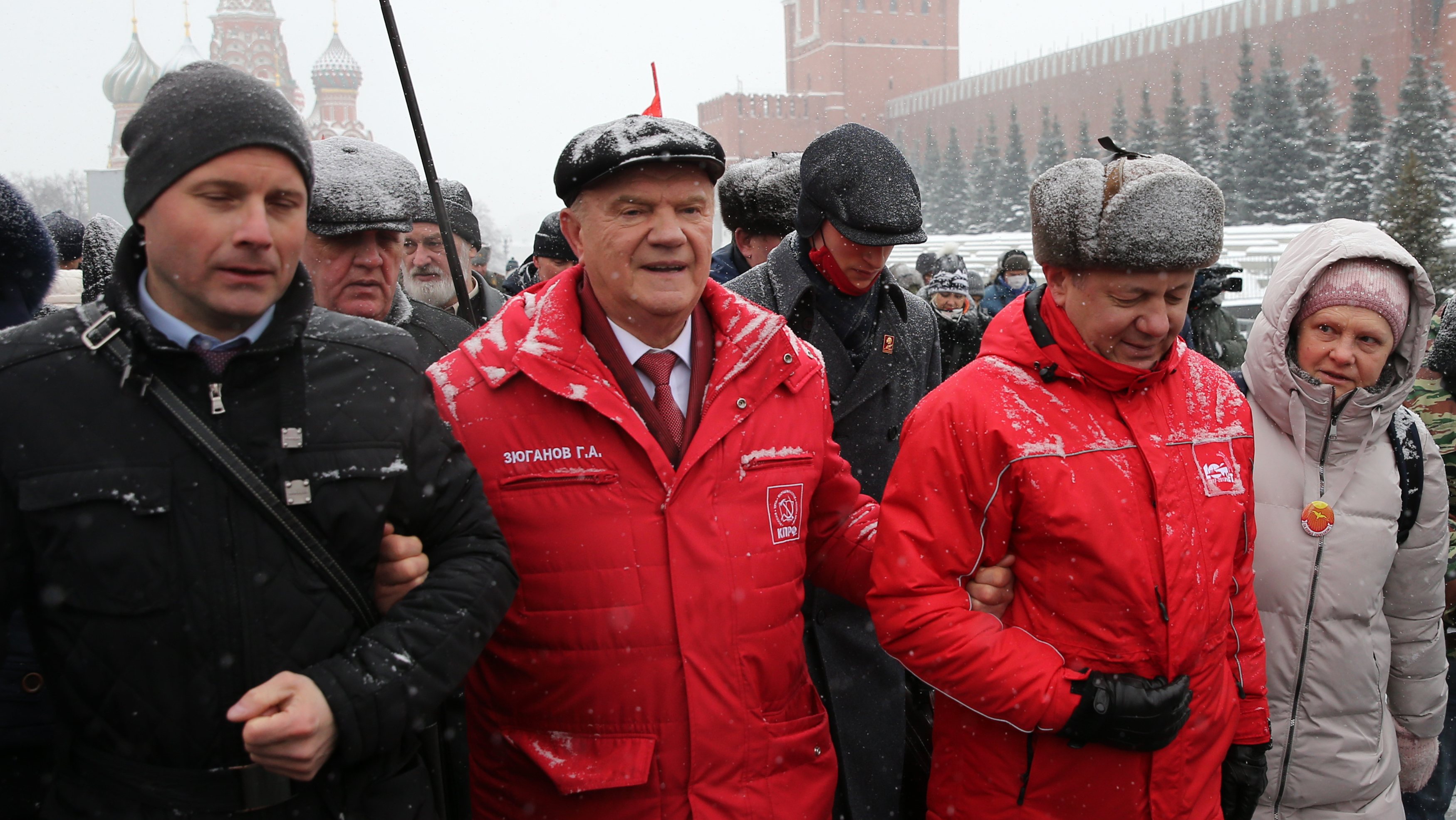 O Partido Comunista Russo manifesta-se na Praça Vermelha, em Moscovo. A celebração é feita em memória da morte do Partido Bolchevique e da União Soviética, Vladimir Lenin, a 21 de janeiro de 1924