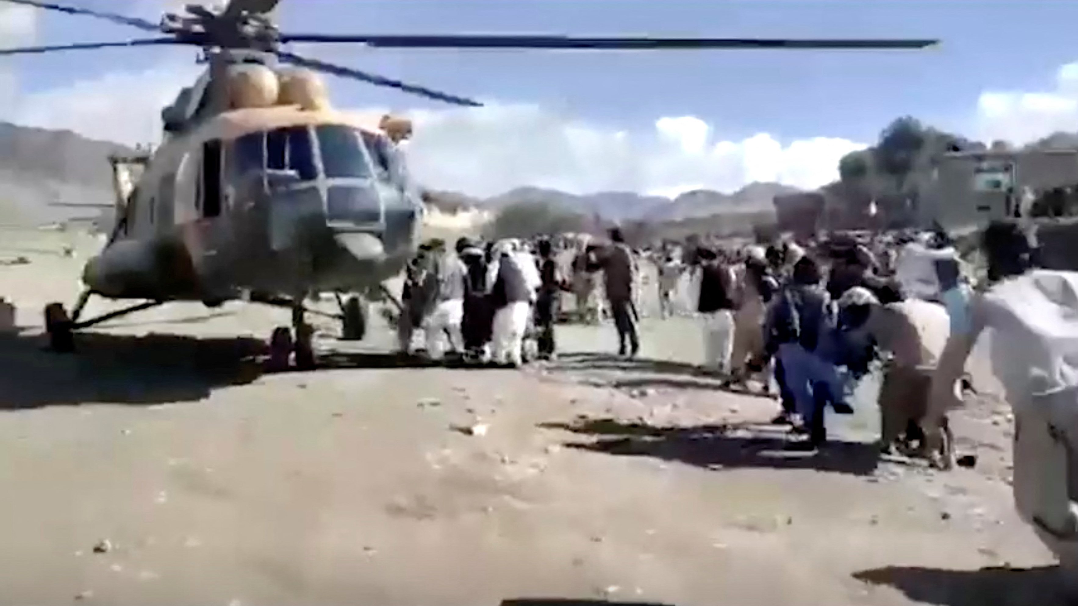 A região é de difícil acesso e há helicópteros a apoiar o resgate da população