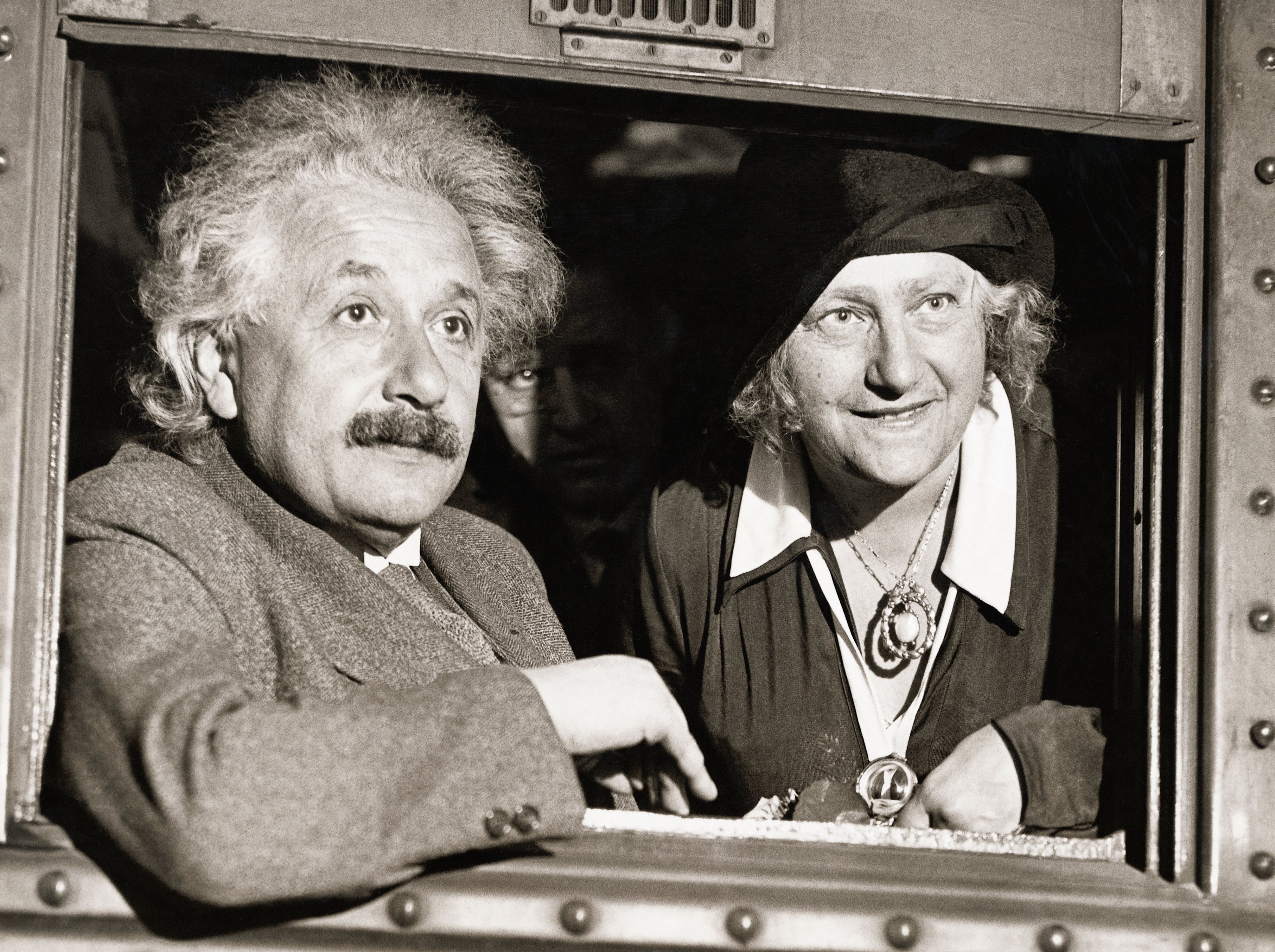 Albert Einstein com a sua mulher, Elsa Einstein