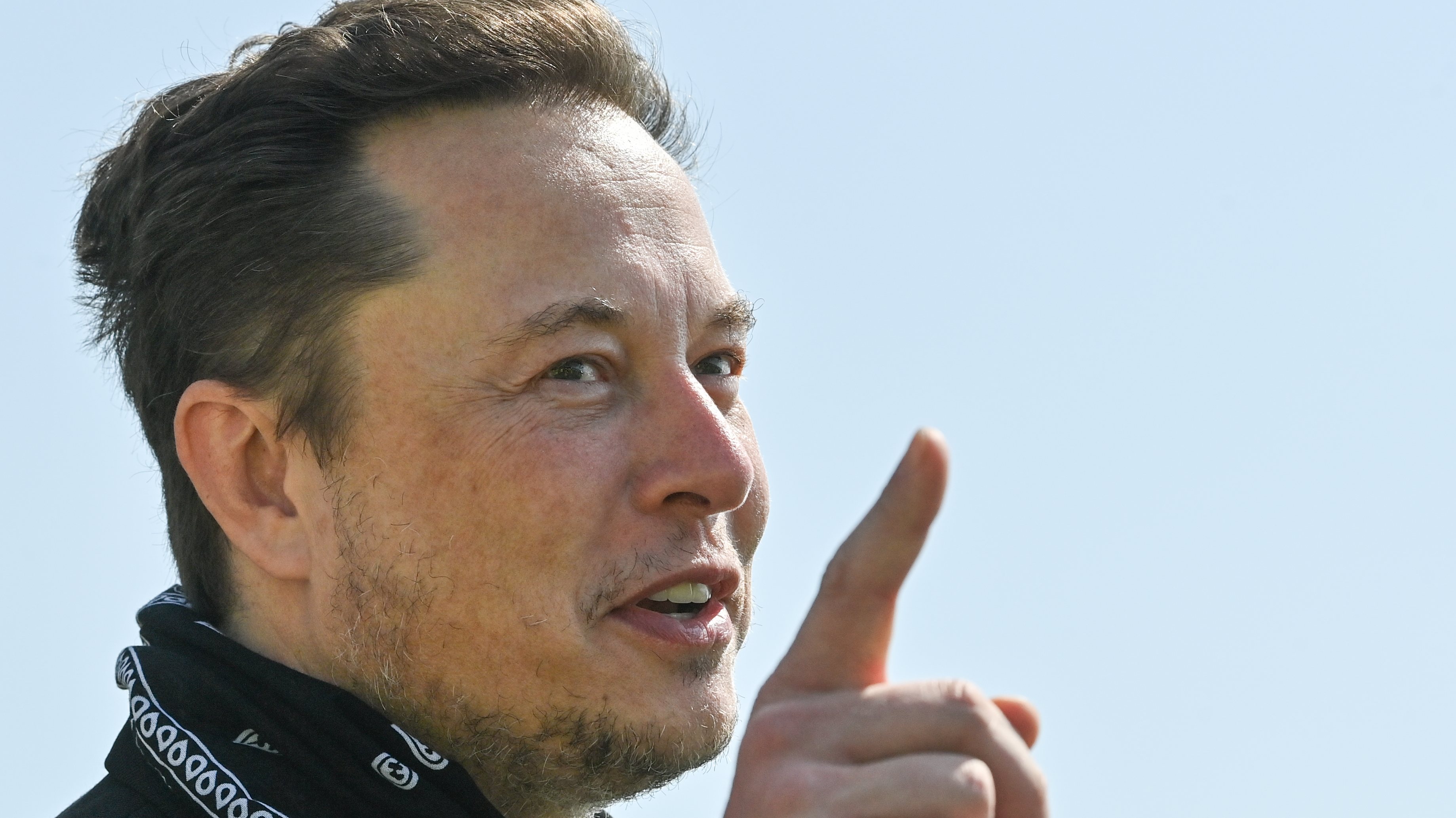 Elon Musk visita fábrica da Tesla na Alemanha