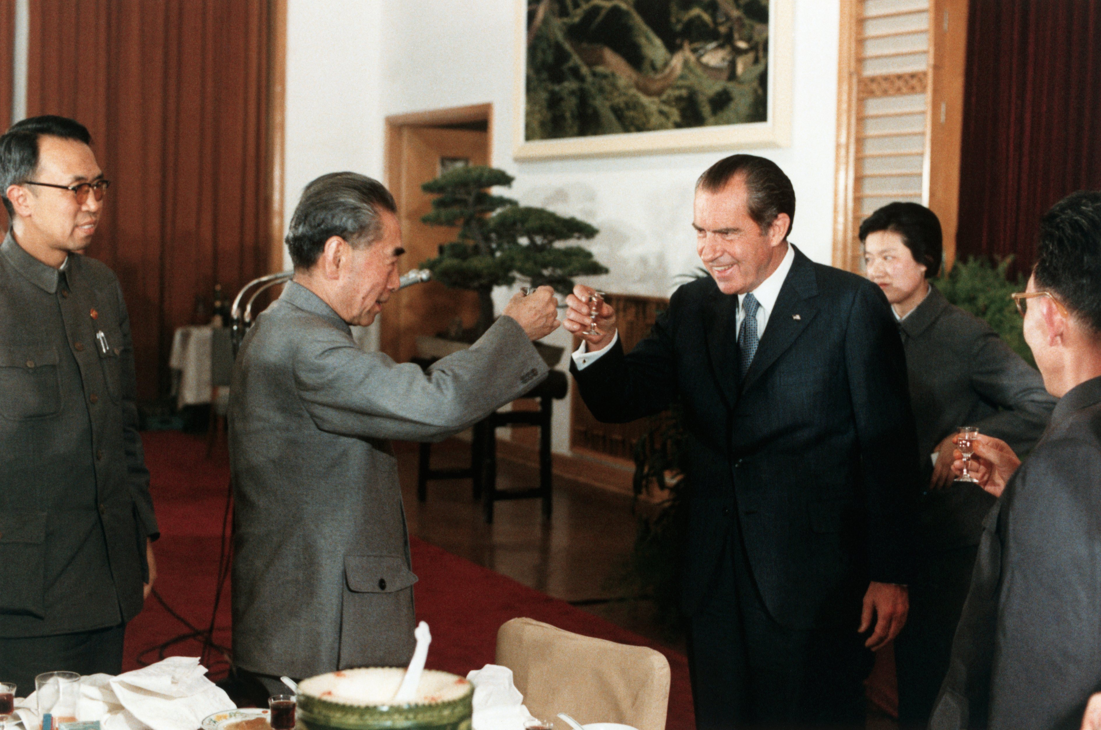 Nixon Toasts Chinese Leader