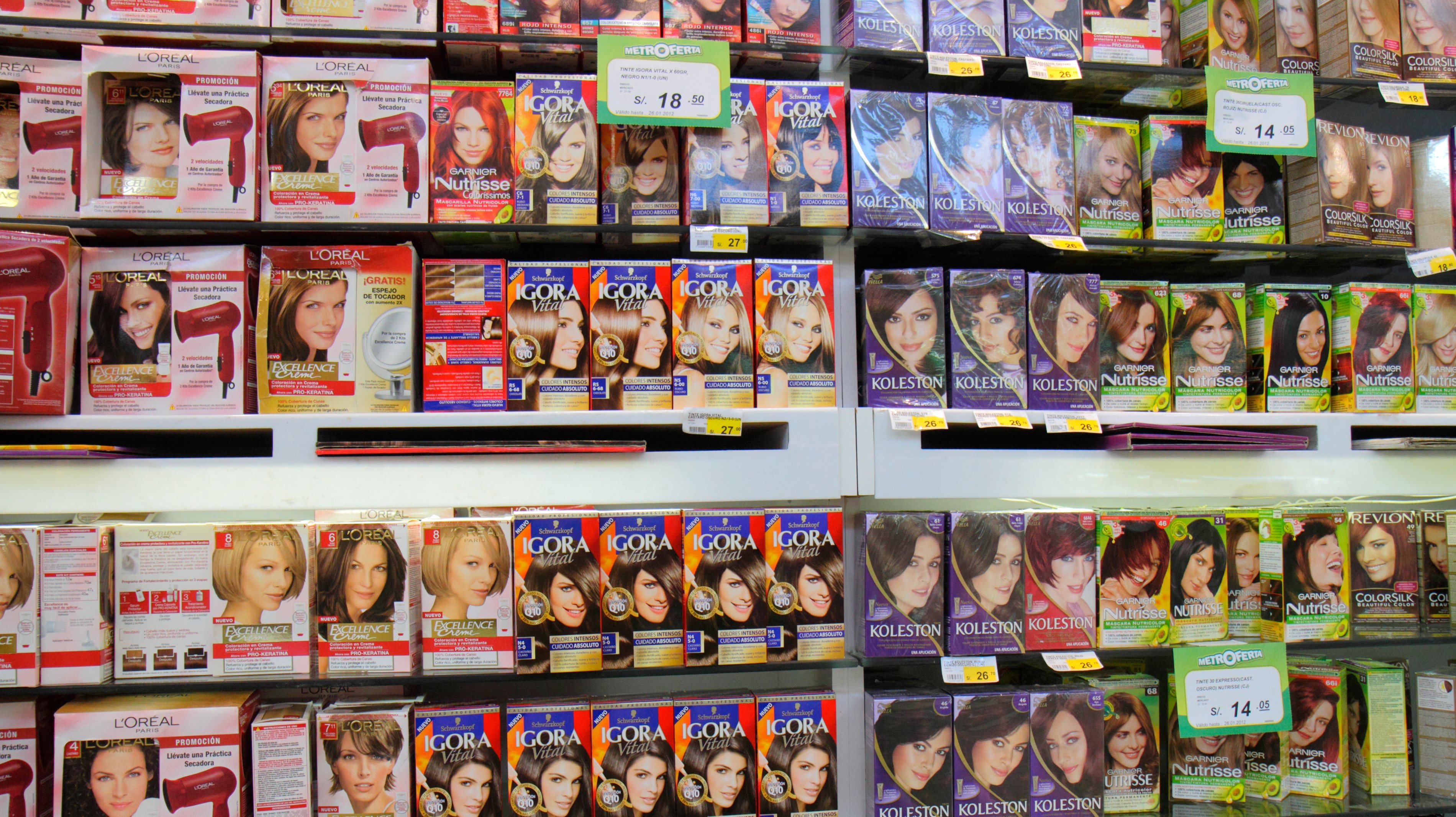 Shelves hair coloring dye in a supermarket in Avenida Miguel Grau.